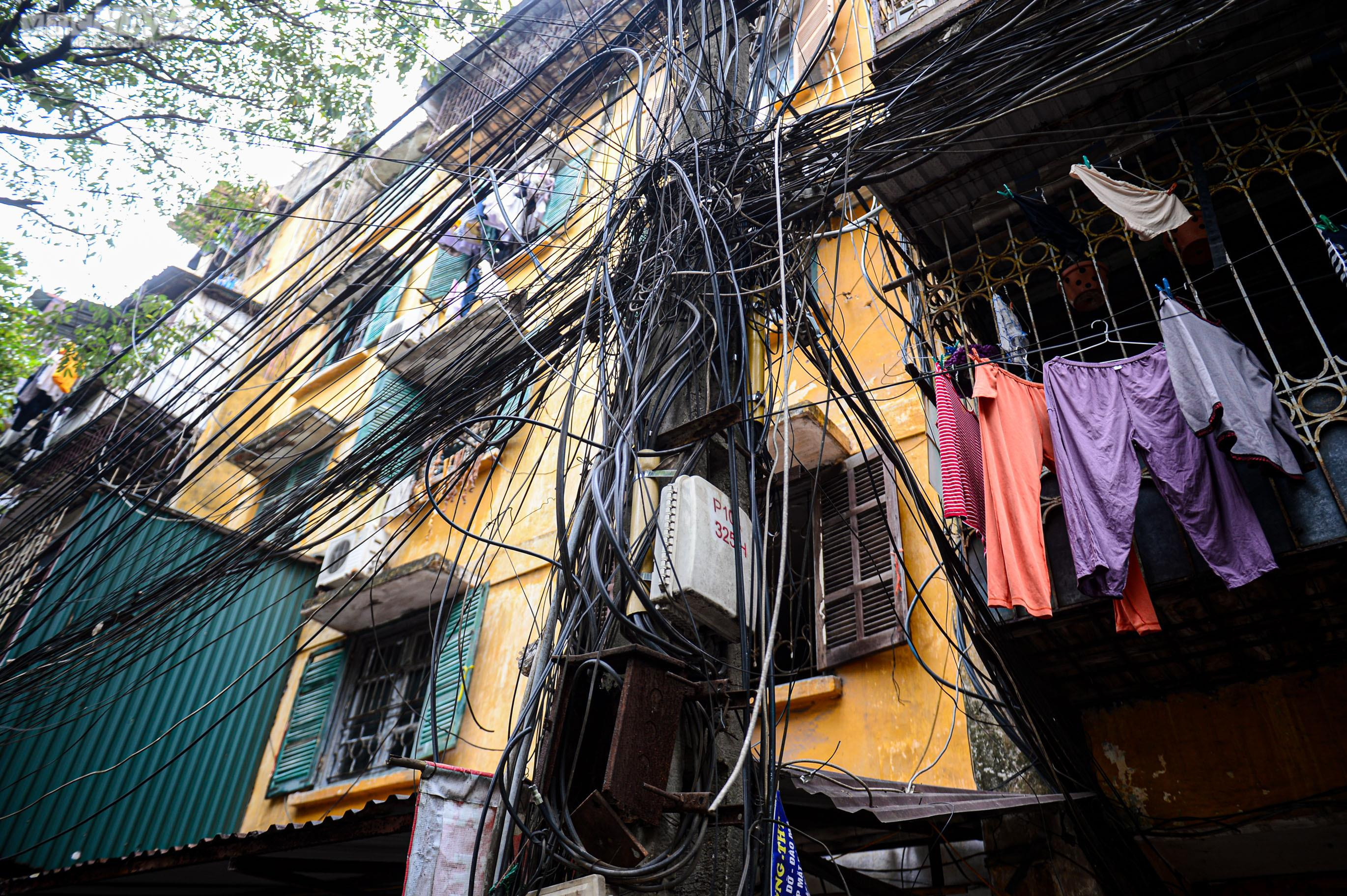 Người Hà Nội bất an sống trong khu tập thể chờ sập, không mưa cũng dột - 8