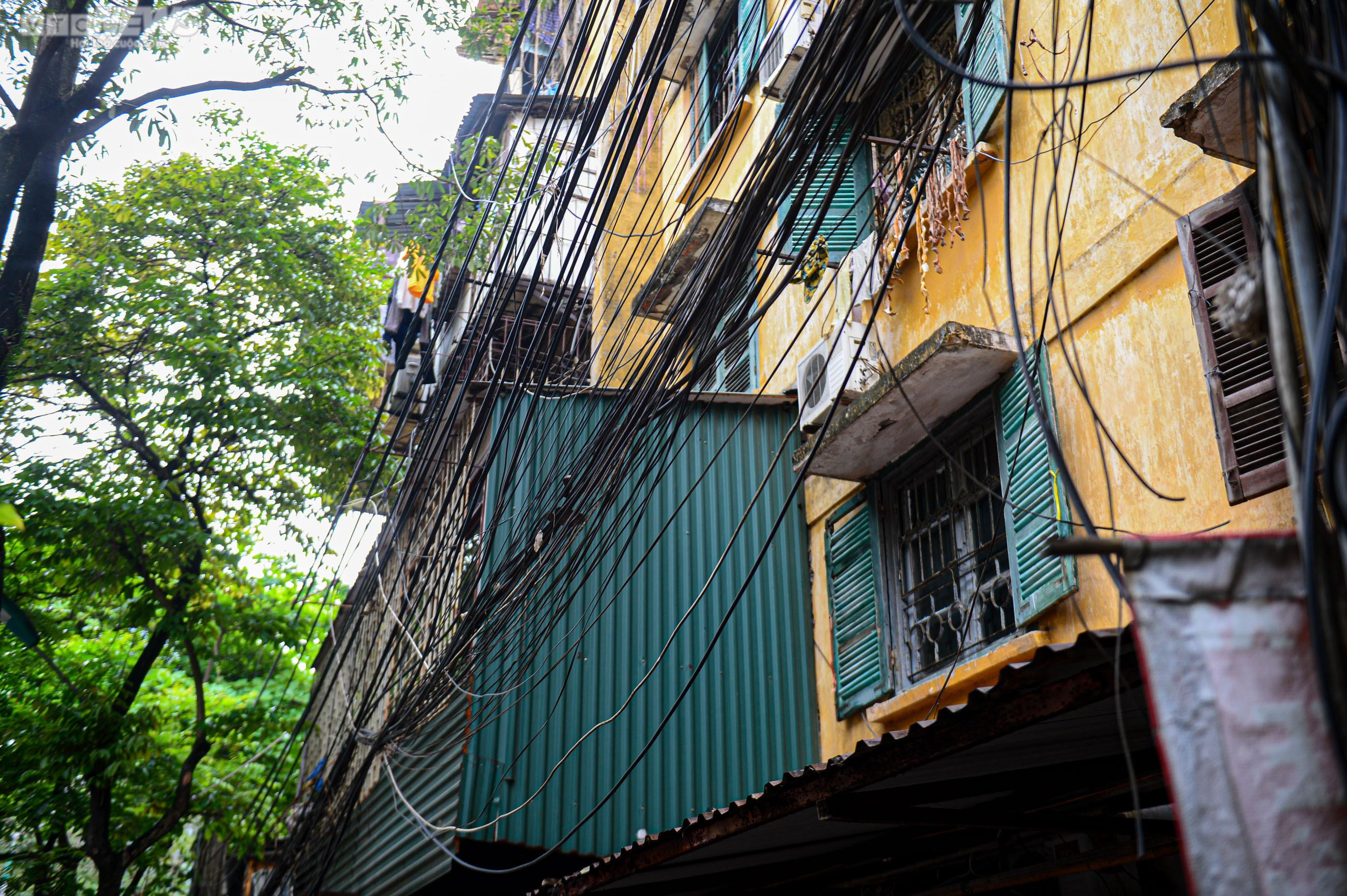 Người Hà Nội bất an sống trong khu tập thể chờ sập, không mưa cũng dột - 9