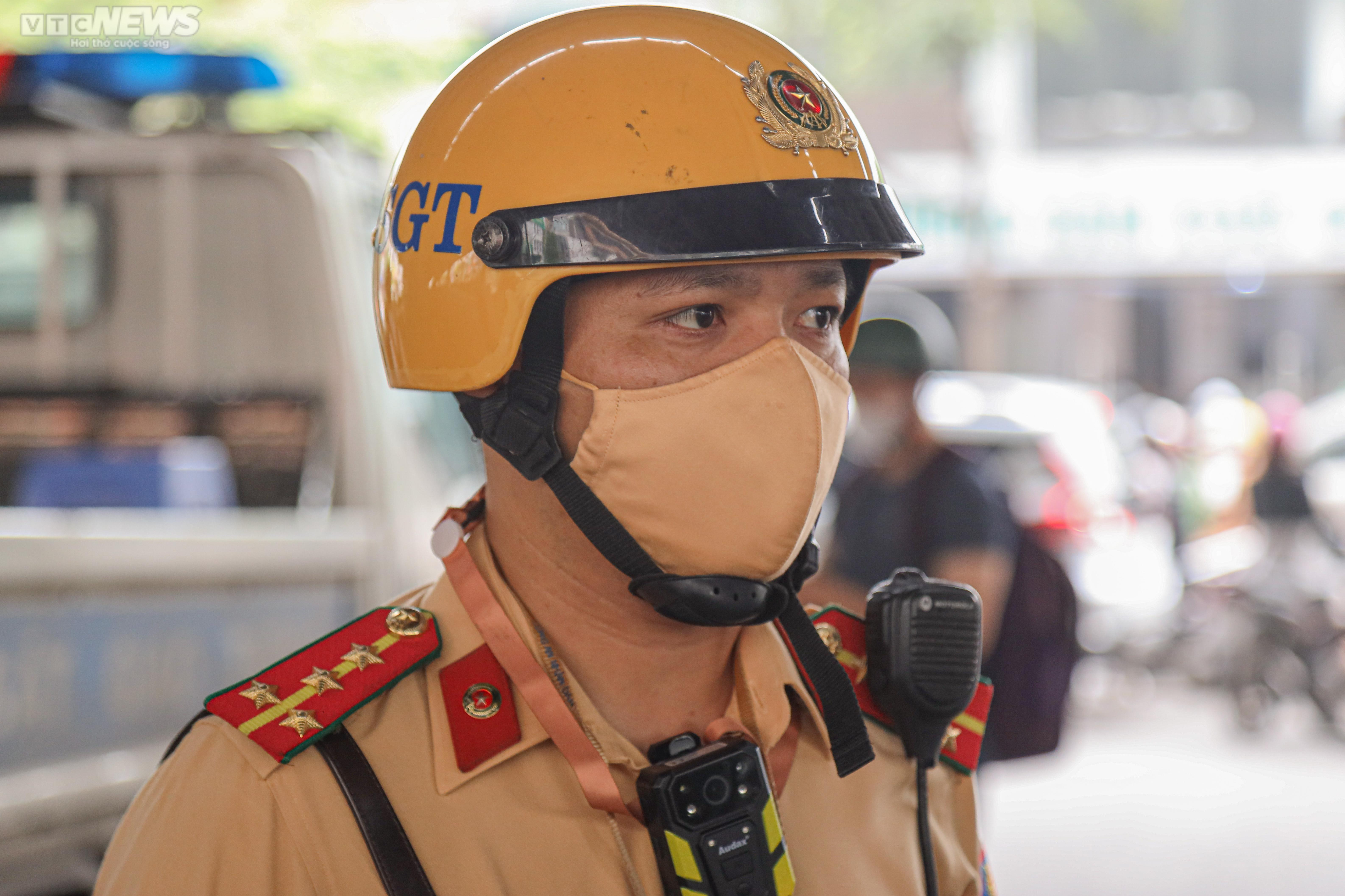 Thấy CSGT, nhiều tài xế đi ngược chiều nháo nhào quay xe bỏ chạy - 10