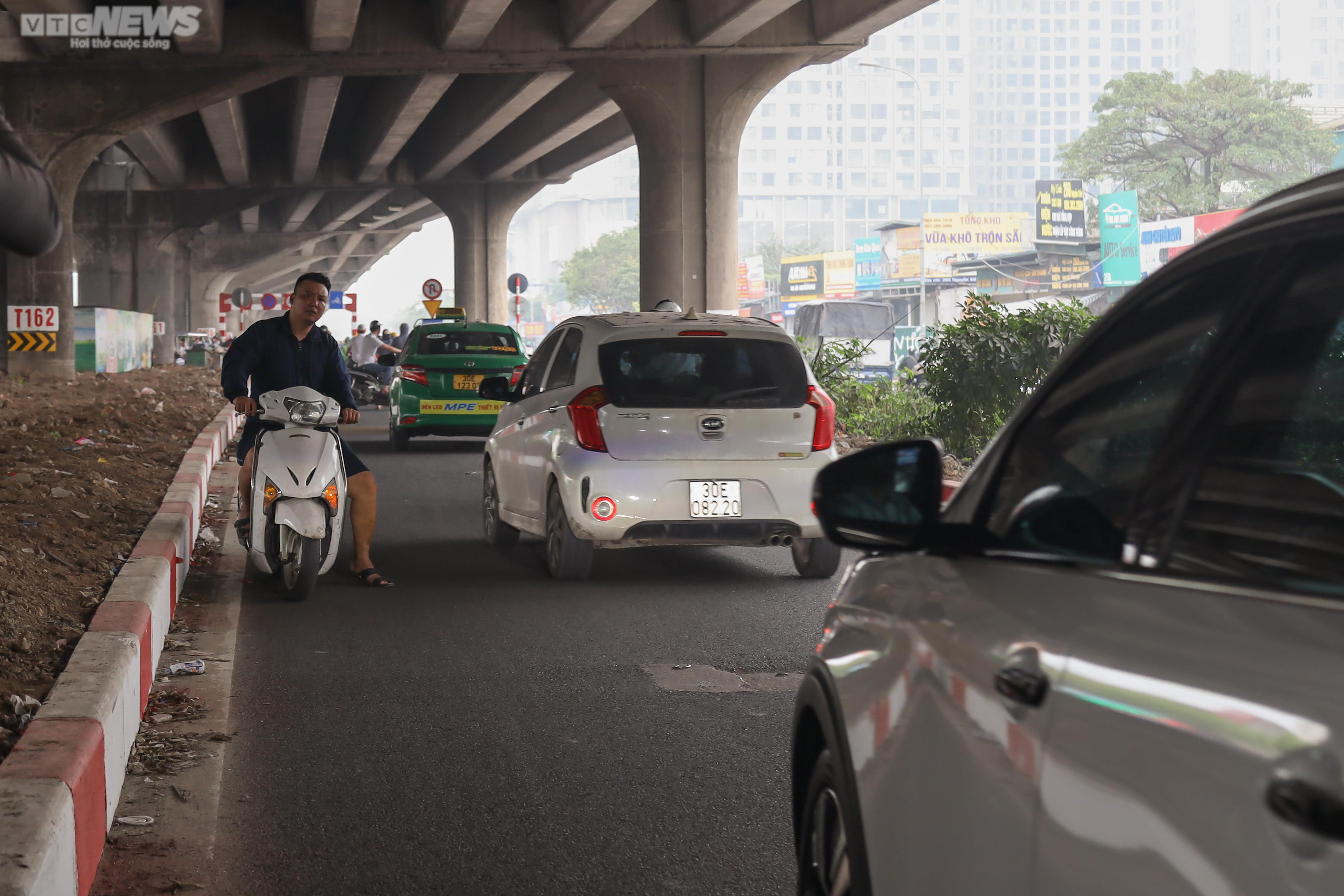 Thấy CSGT, nhiều tài xế đi ngược chiều nháo nhào quay xe bỏ chạy - 3