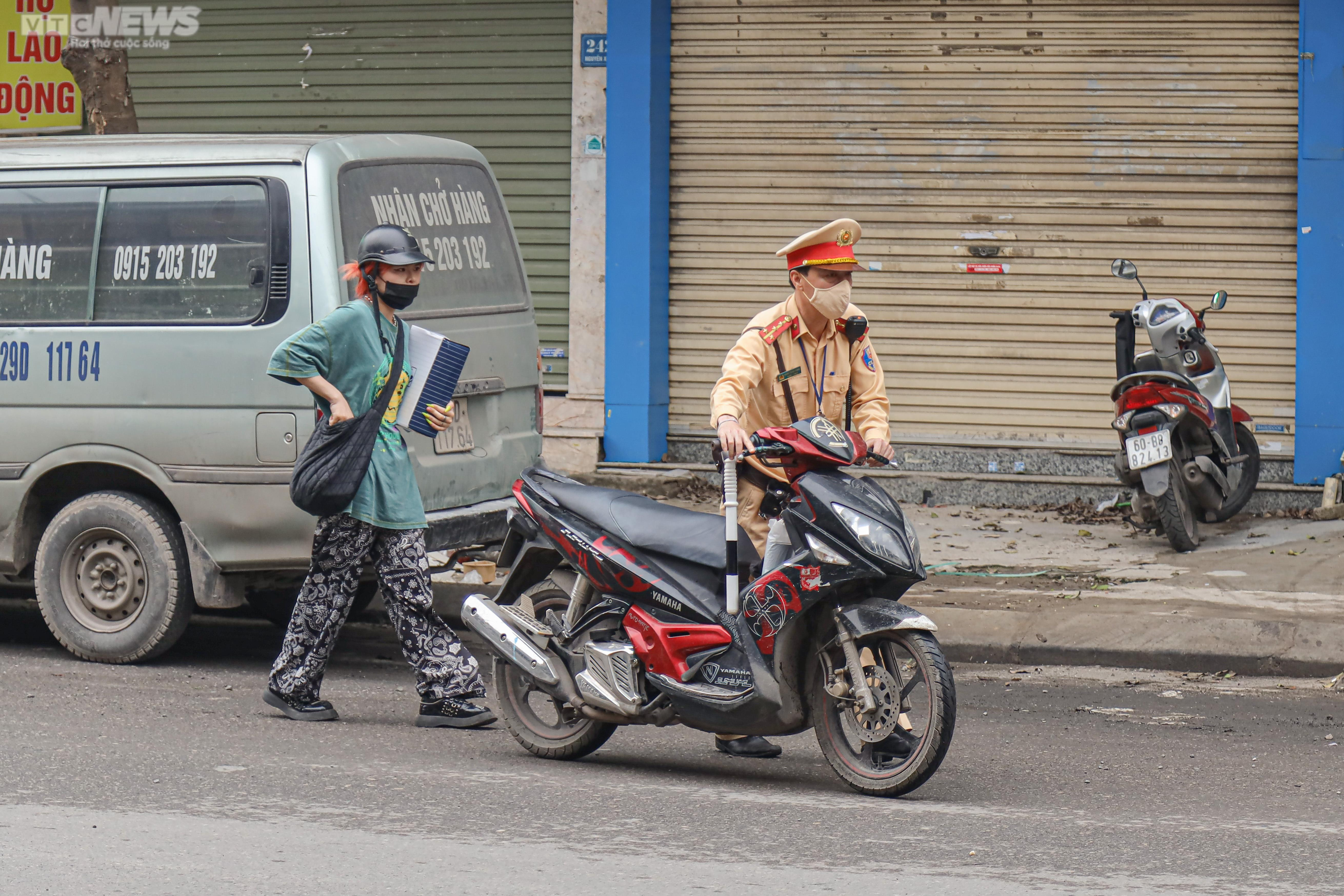 Thấy CSGT, nhiều tài xế đi ngược chiều nháo nhào quay xe bỏ chạy - 6