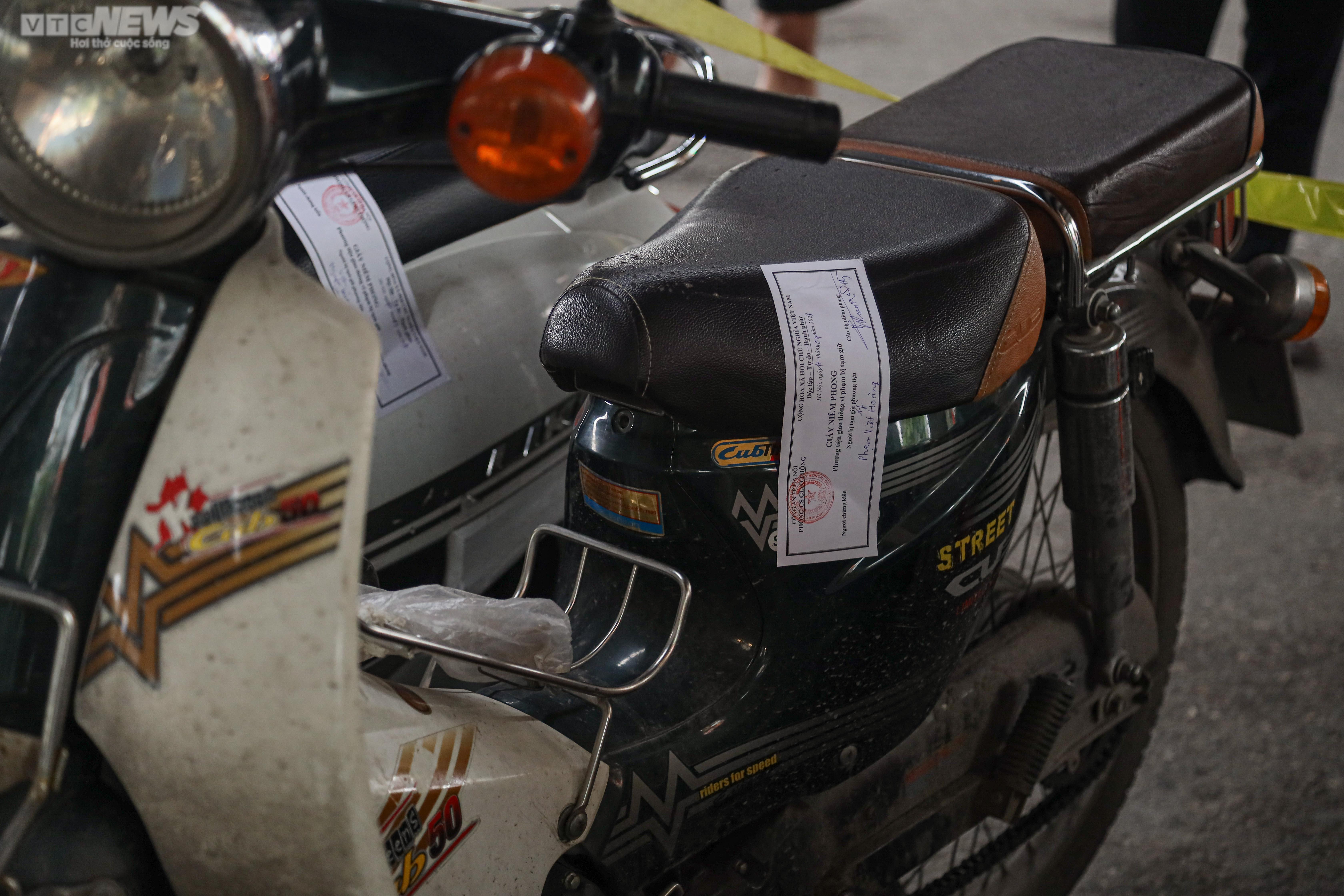 Thấy CSGT, nhiều tài xế đi ngược chiều nháo nhào quay xe bỏ chạy - 9