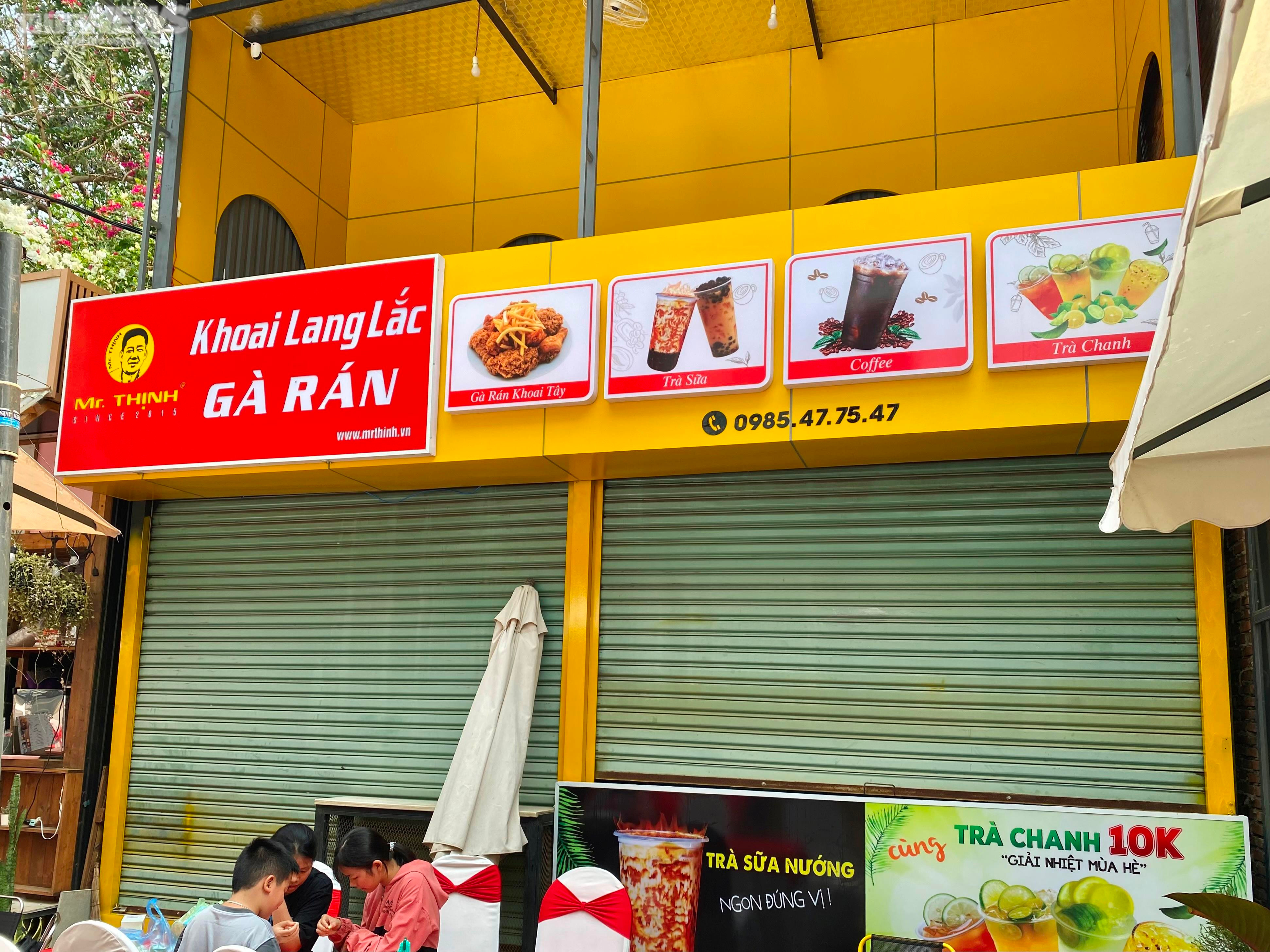 Loạt gian hàng ở Đường sách Buôn Ma Thuột cửa đóng im lìm, chủ đầu tư 'rút lui' - 8