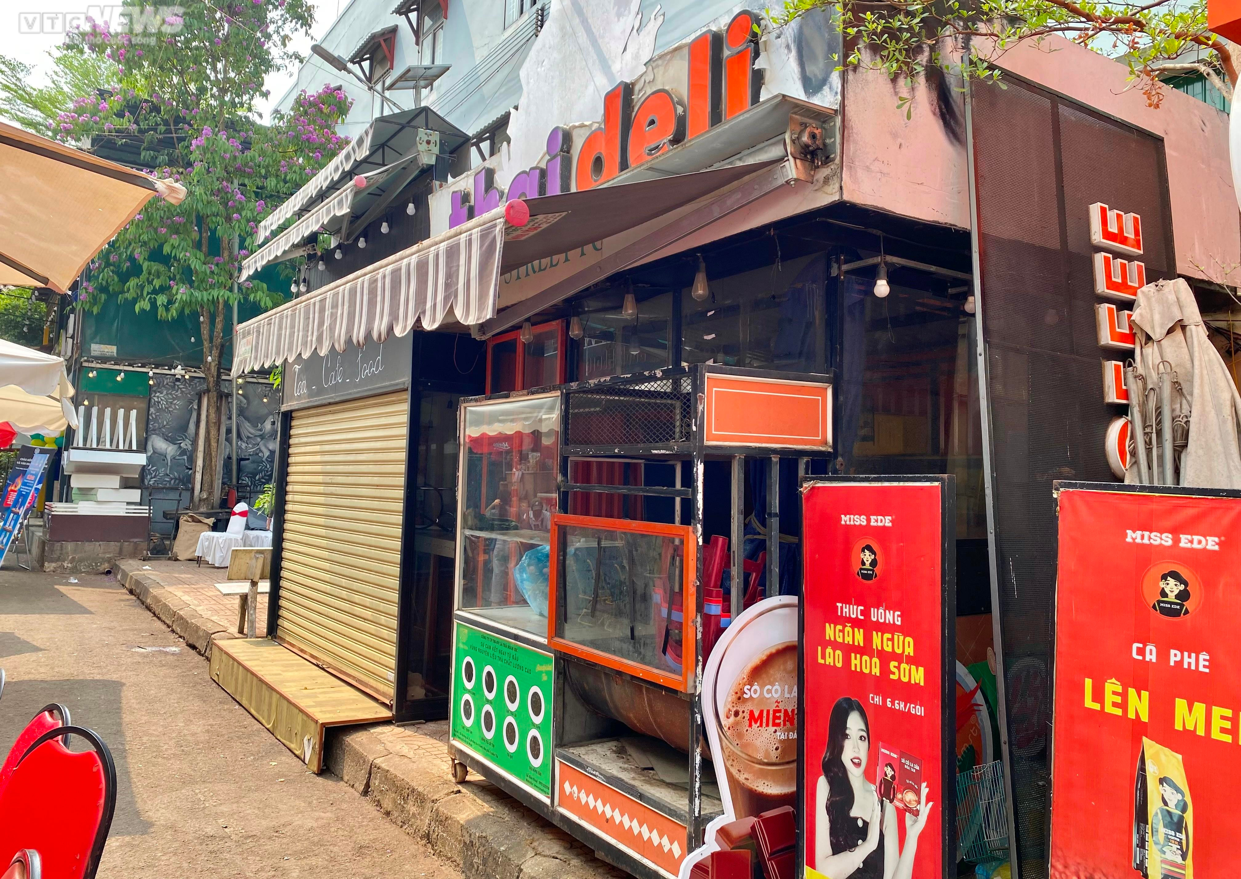 Loạt gian hàng ở Đường sách Buôn Ma Thuột cửa đóng im lìm, chủ đầu tư 'rút lui' - 5