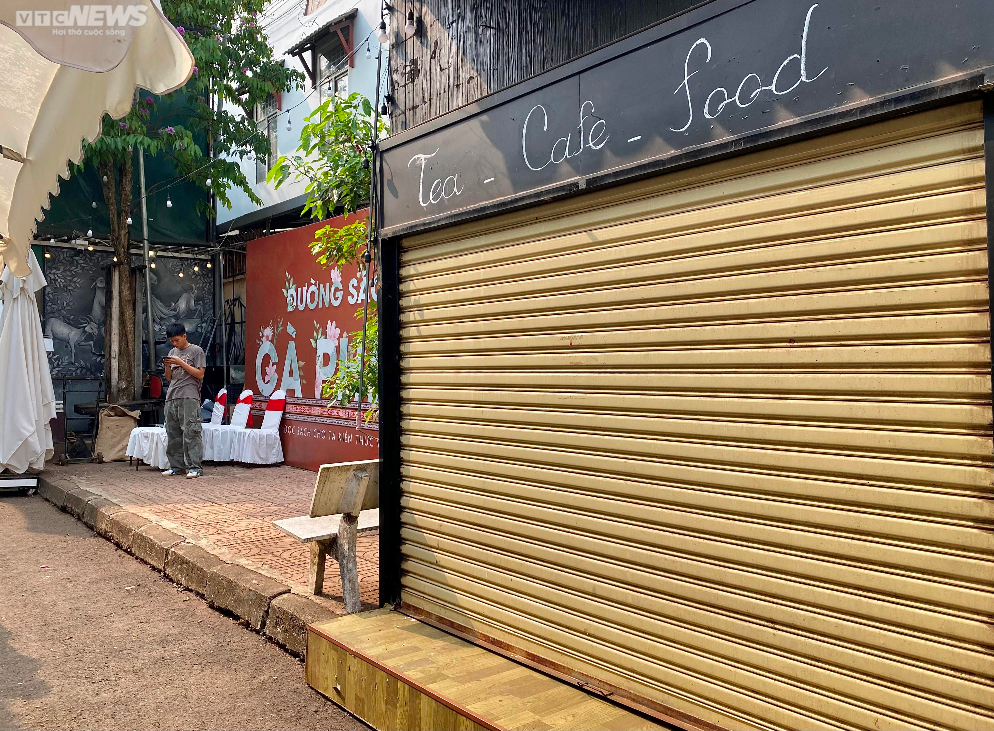 Loạt gian hàng ở Đường sách Buôn Ma Thuột cửa đóng im lìm, chủ đầu tư 'rút lui' - 7