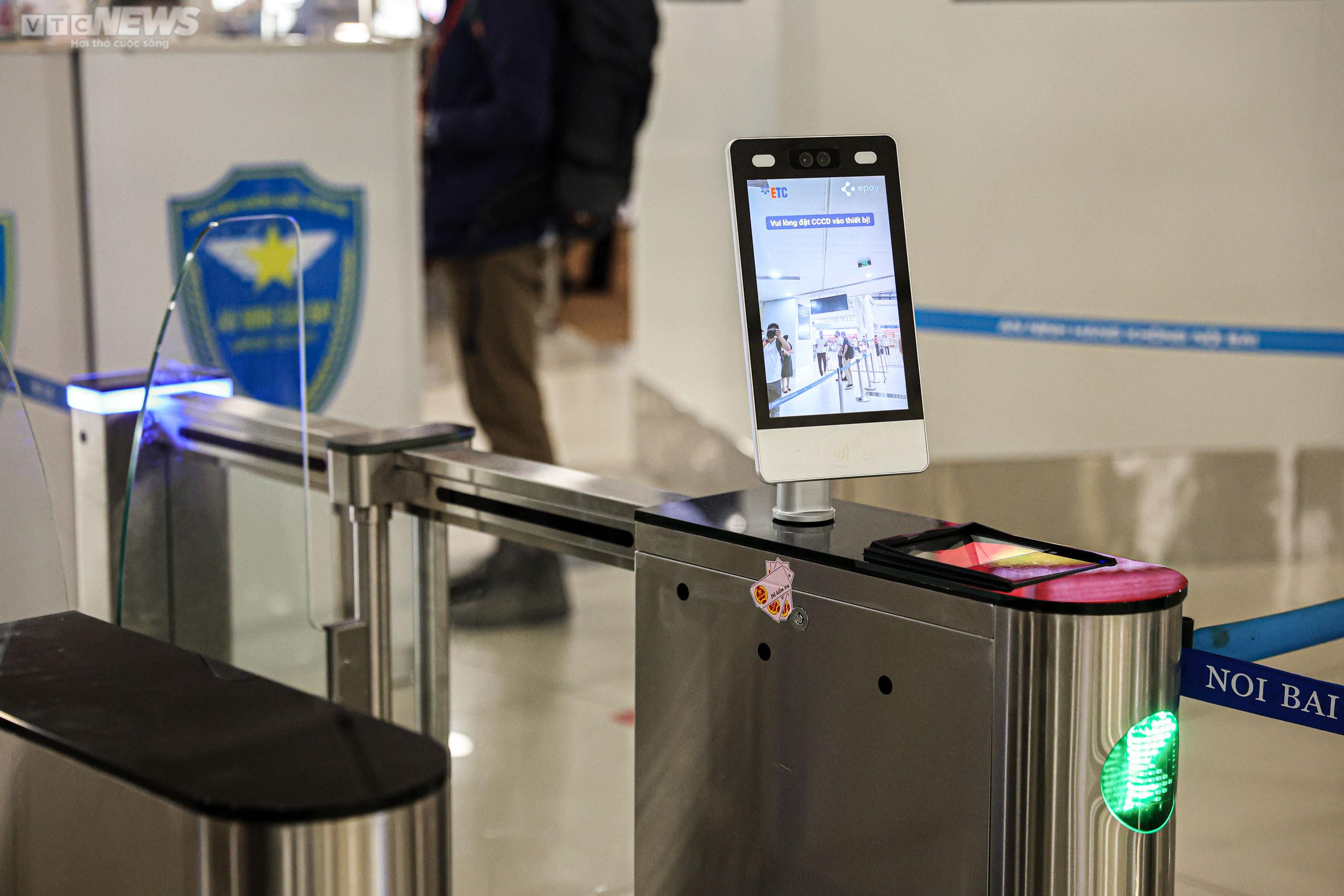 Sân bay Nội Bài thí điểm xác thực khuôn mặt cho khách đi máy bay - 10