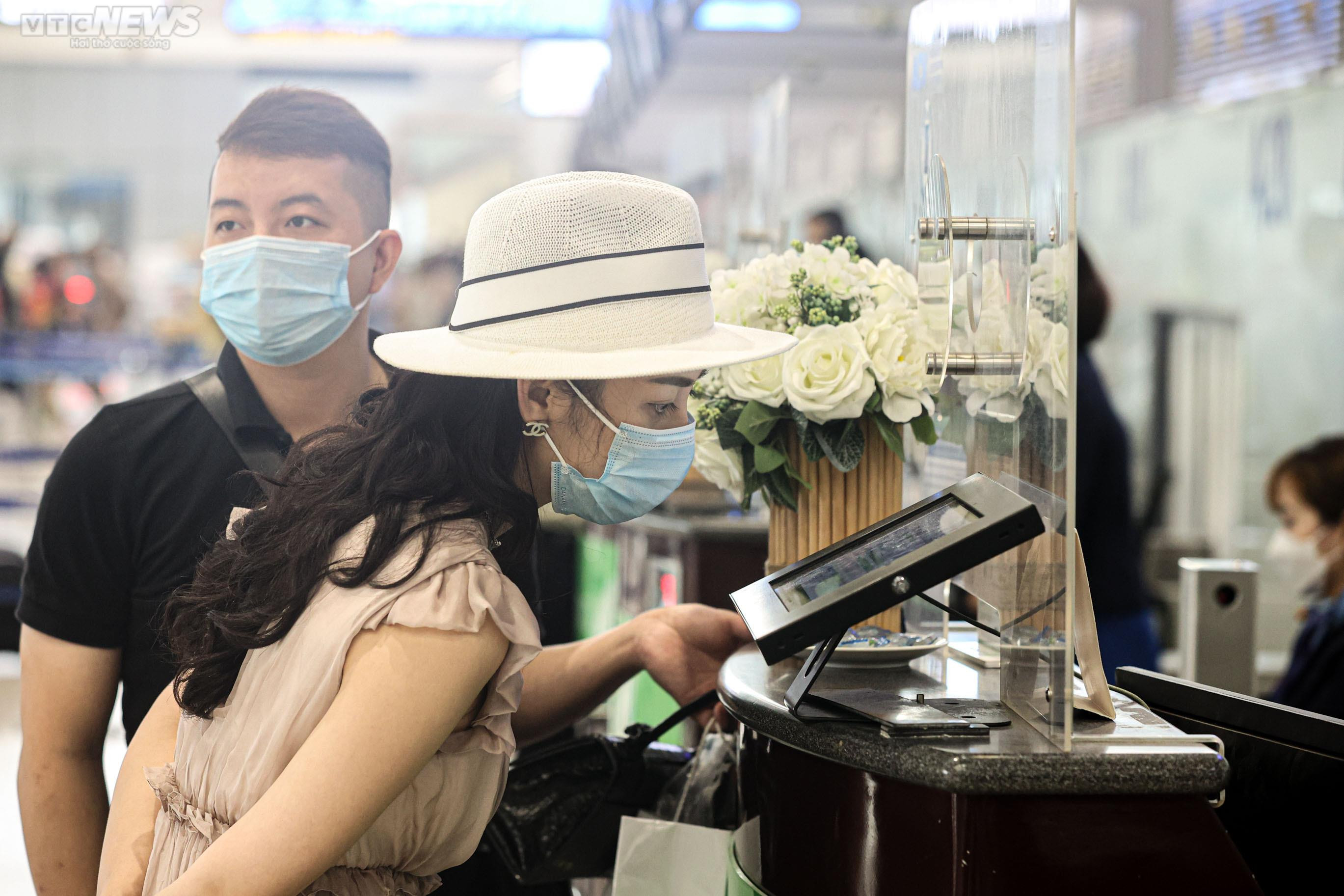 Sân bay Nội Bài thí điểm xác thực khuôn mặt cho khách đi máy bay - 8