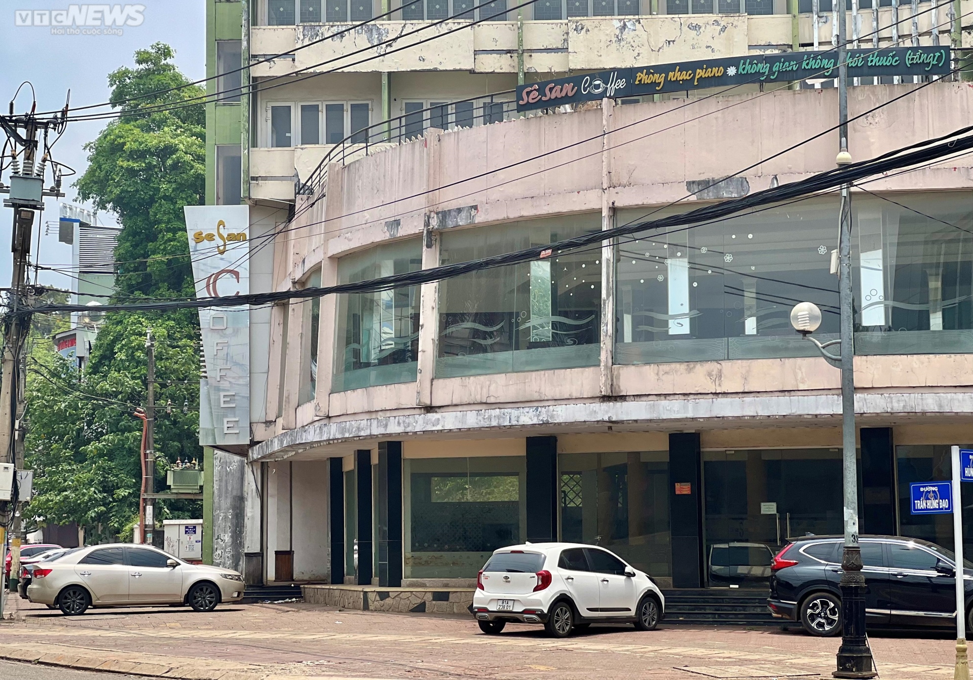 Hàng loạt khu 'đất vàng' thành bãi đậu xe, nơi chăn bò ở Gia Lai - 2