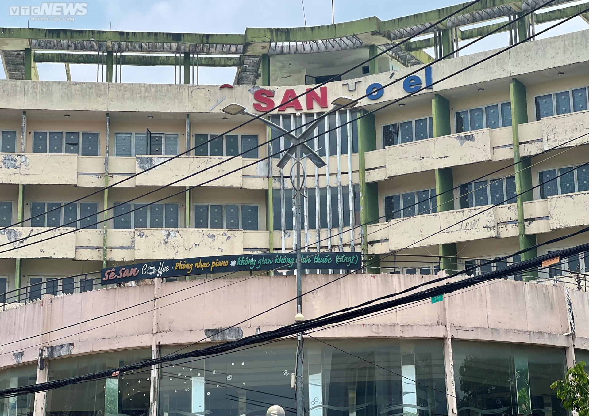 Hàng loạt khu 'đất vàng' thành bãi đậu xe, nơi chăn bò ở Gia Lai - 3