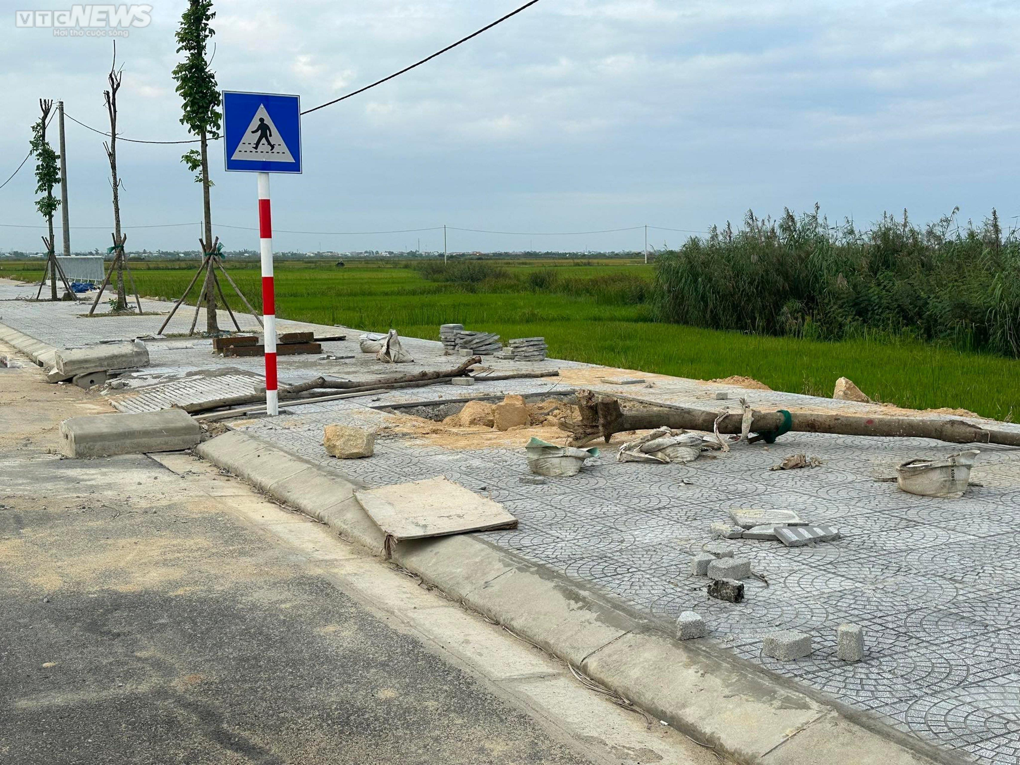 Cảnh ngổn ngang ở dự án đường gần 345 tỷ vừa đội vốn lại chậm tiến độ ở Huế - 2