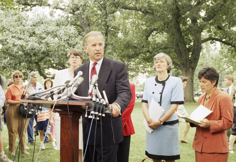 Nhìn lại nửa thế kỷ theo đuổi ghế tổng thống Mỹ của ông Joe Biden - 9