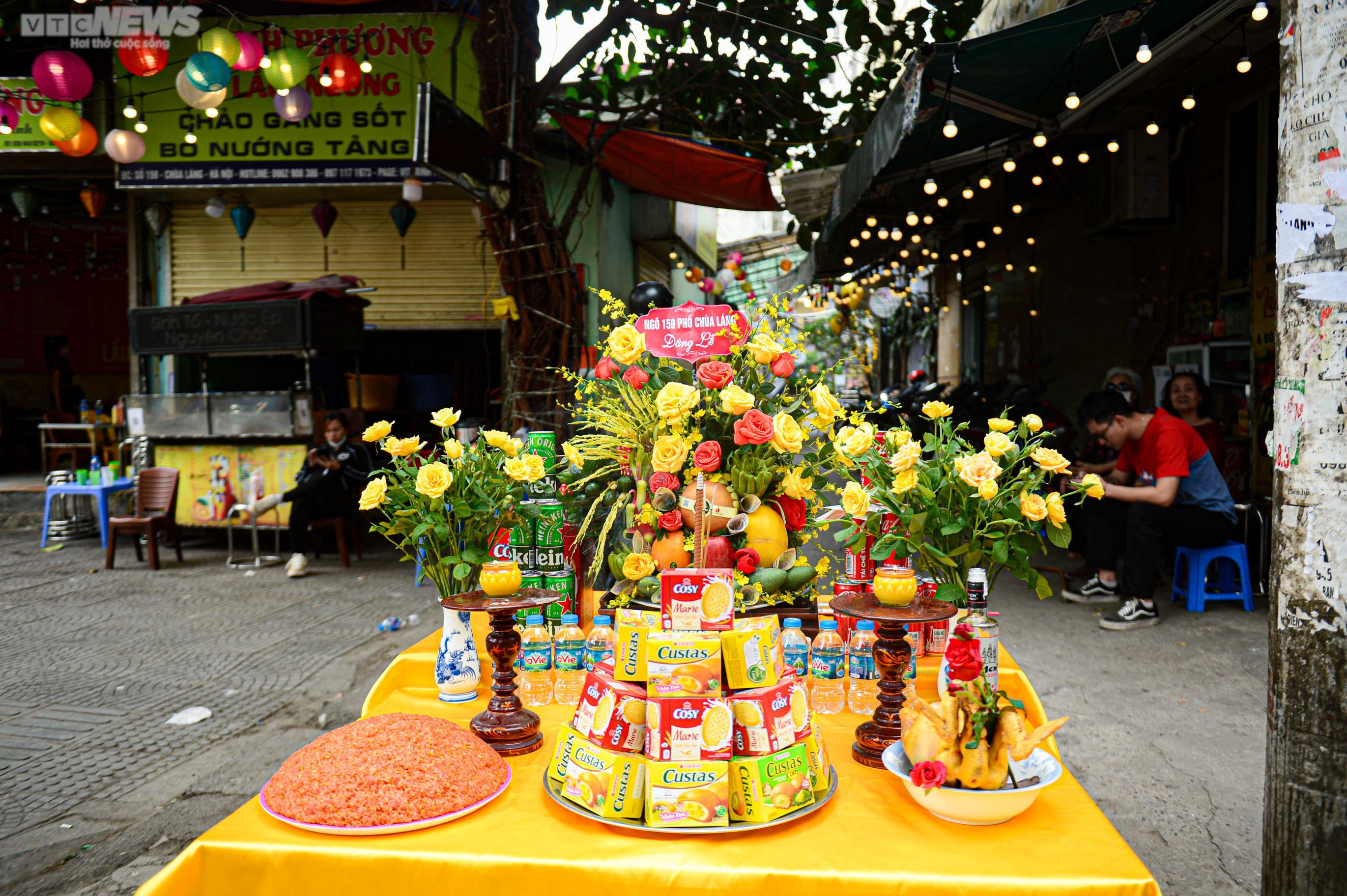 Người Hà Nội nô nức đến chùa Láng xem rước kiệu Thánh qua sông Tô Lịch - 21