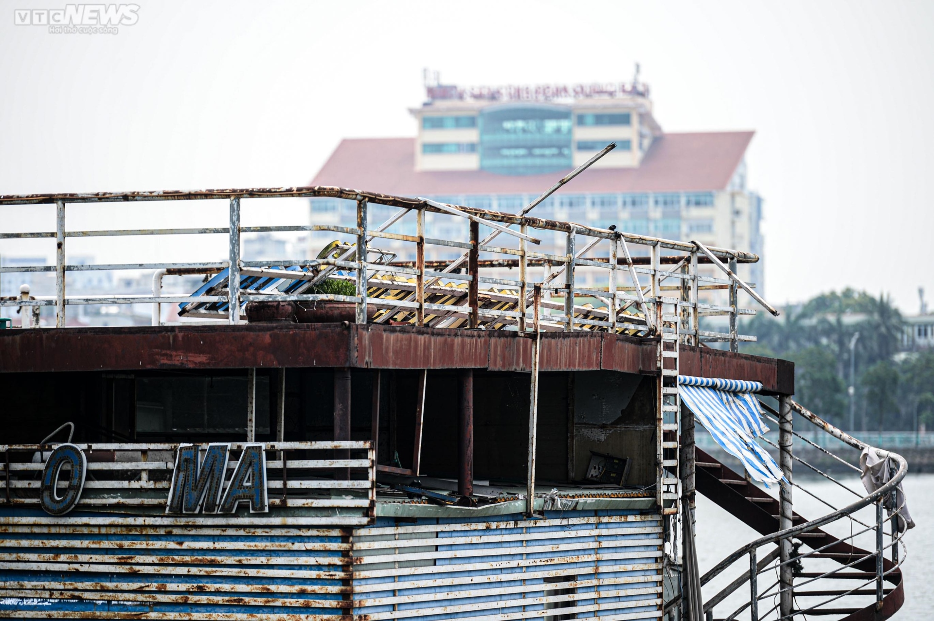Hà Nội cưỡng chế bến cập du thuyền trên Hồ Tây - 12
