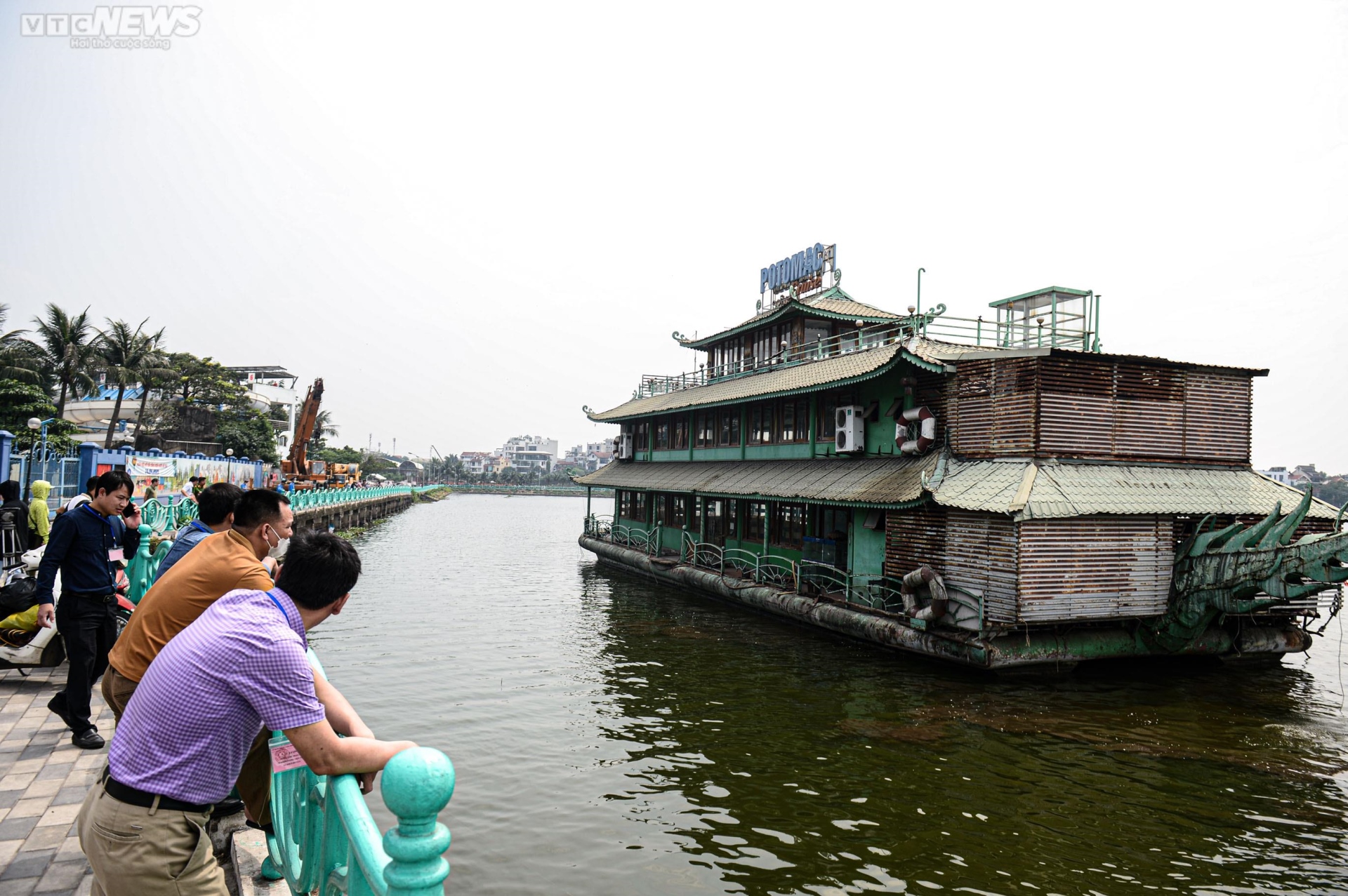 Hà Nội cưỡng chế bến cập du thuyền trên Hồ Tây - 1
