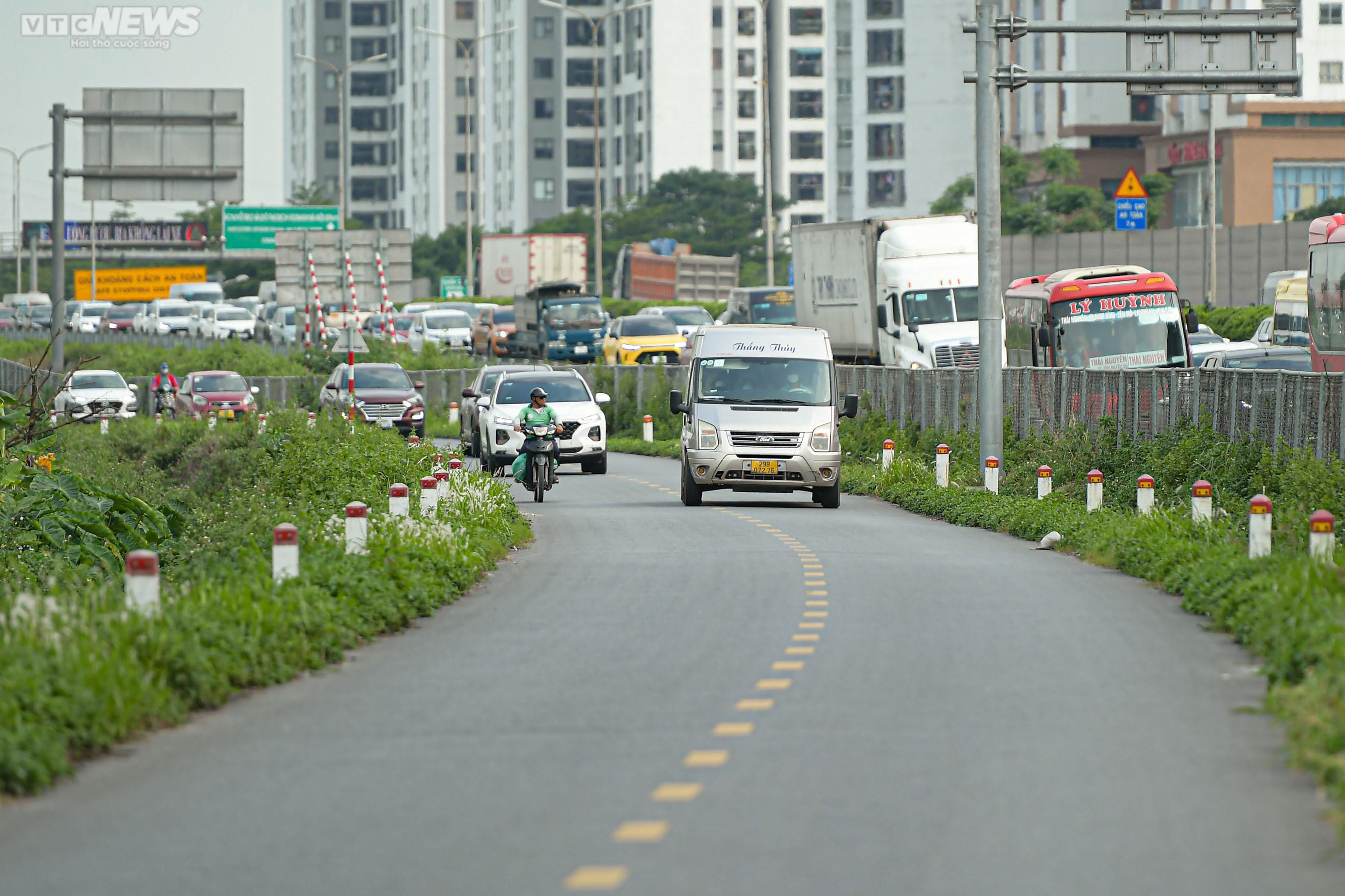 Trở lại Hà Nội sớm một ngày, người dân vẫn không thoát cảnh ùn tắc - 12