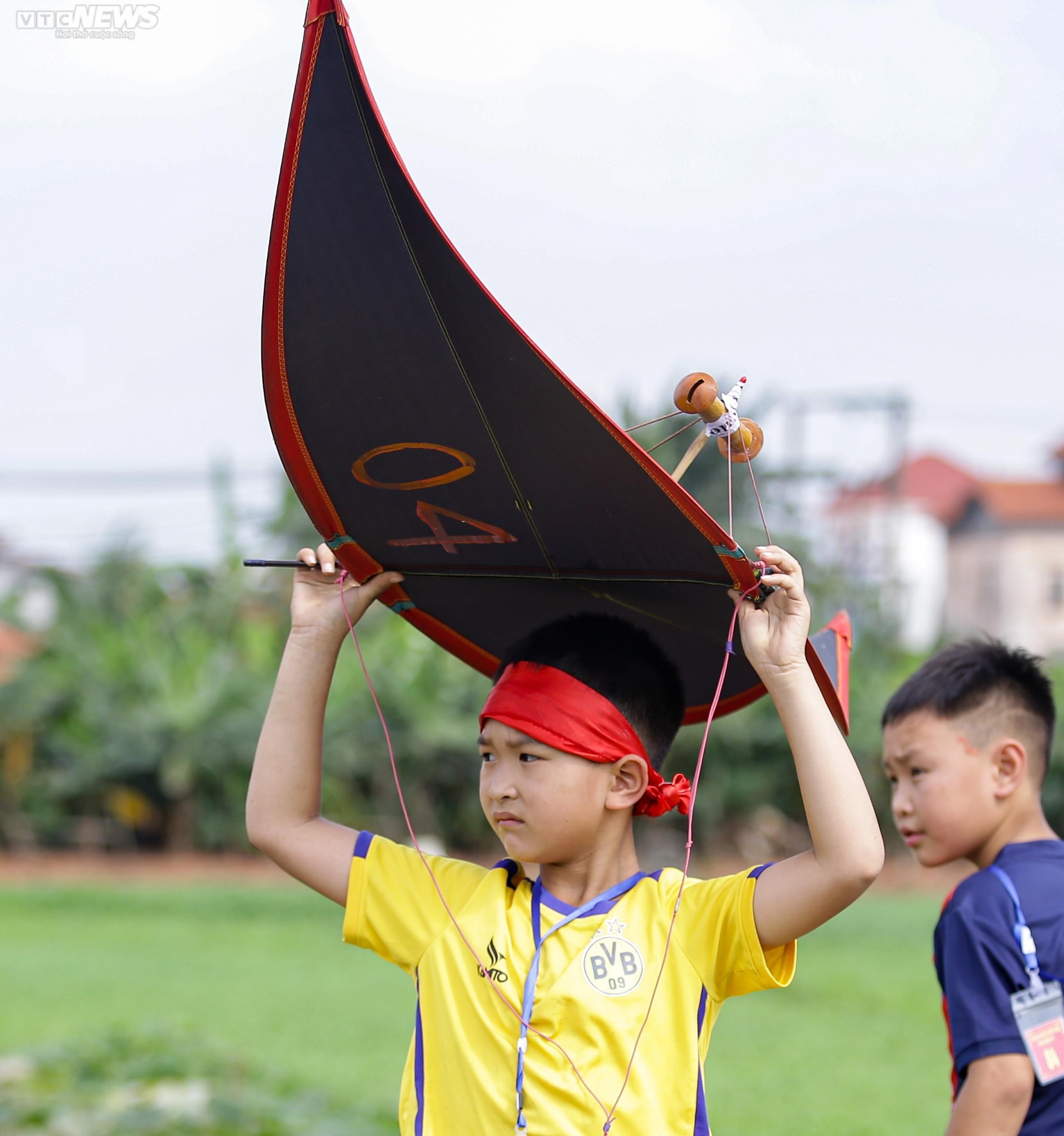 Trẻ em thủ đô hào hứng thi thả diều tại lễ hội thiên niên kỷ - 2