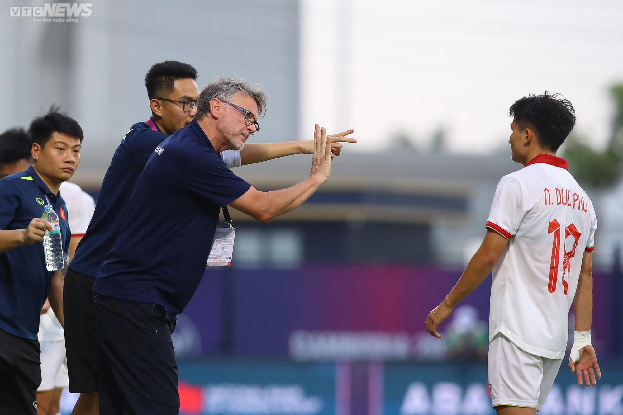 U22 Việt Nam hân hoan chiến thắng, trút bỏ gánh nặng tâm lý - 3