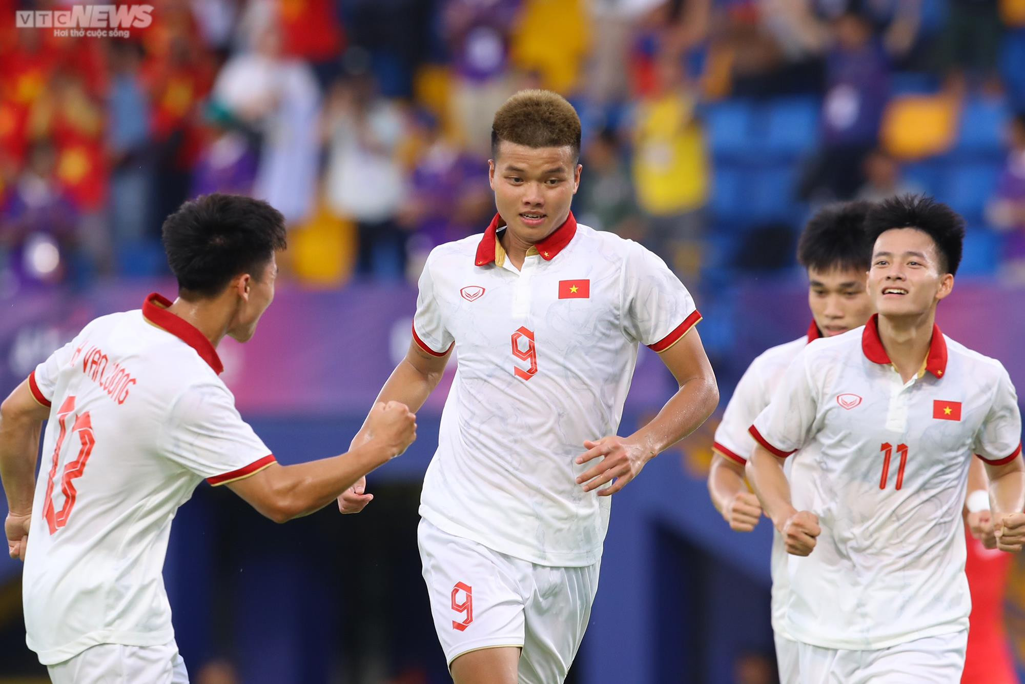 U22 Việt Nam hân hoan chiến thắng, trút bỏ gánh nặng tâm lý - 7