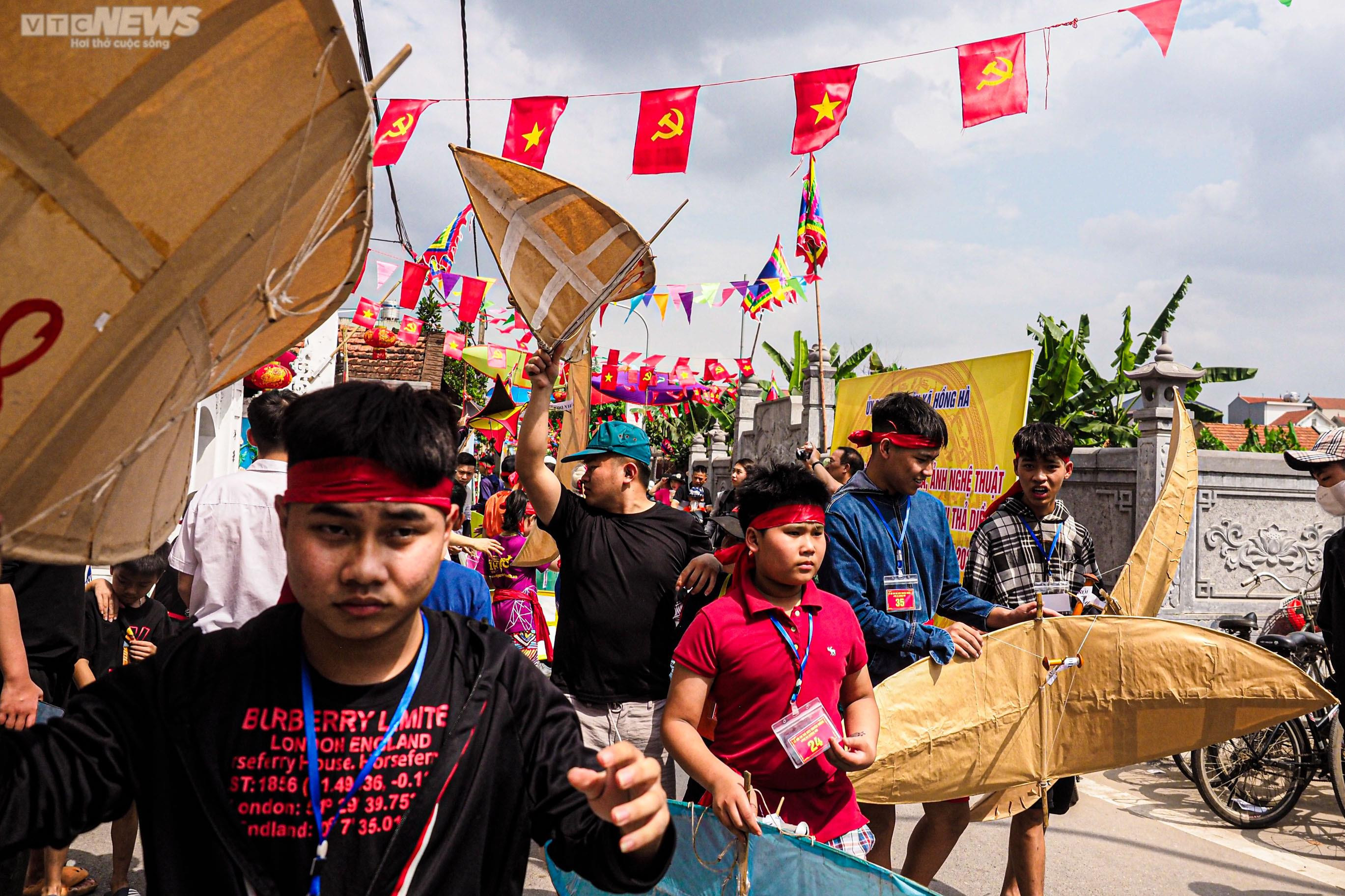 Về ngôi làng ở ngoại thành Hà Nội xem các thí sinh nhí tranh tài thả diều - 8