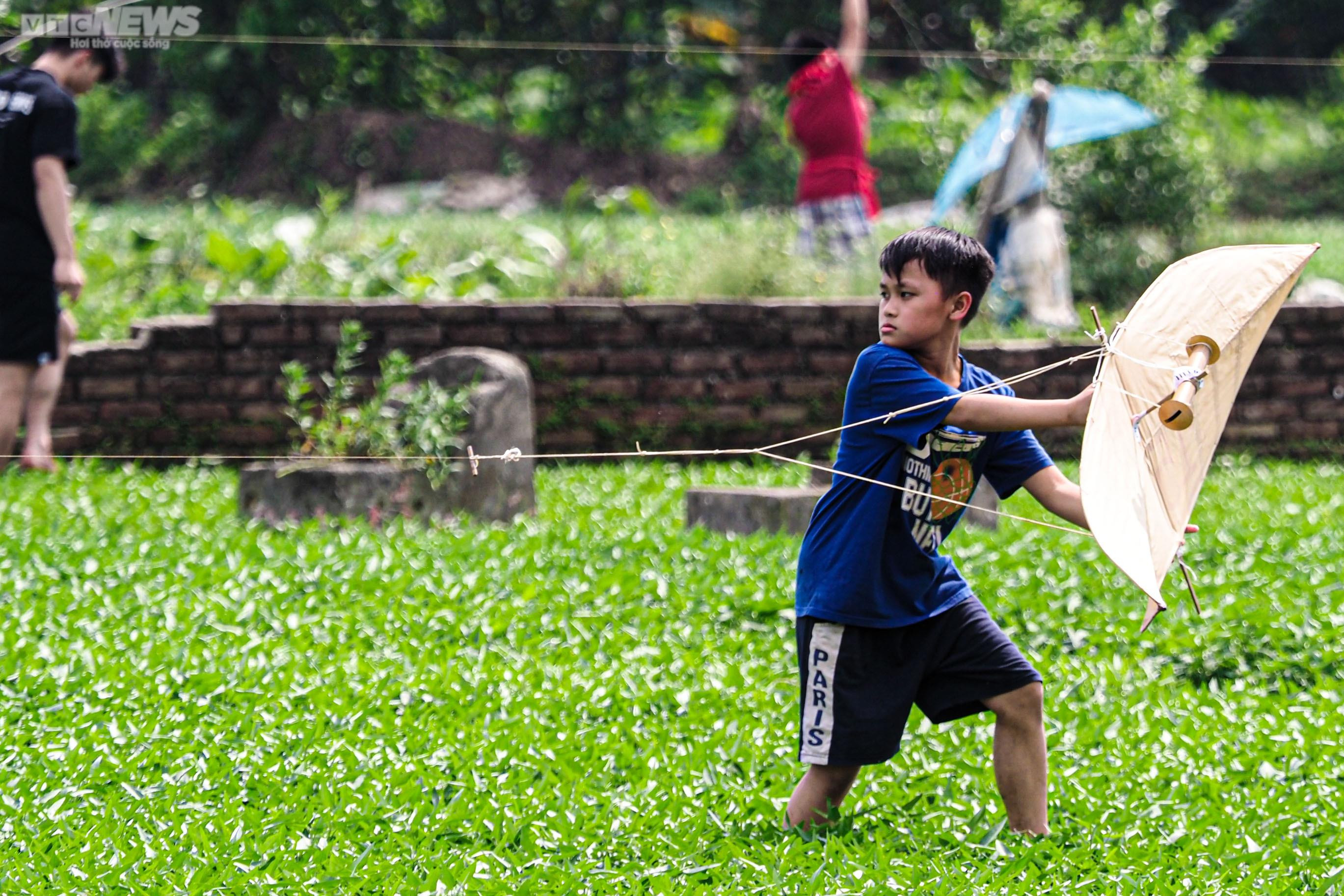 Về ngôi làng ở ngoại thành Hà Nội xem các thí sinh nhí tranh tài thả diều - 12