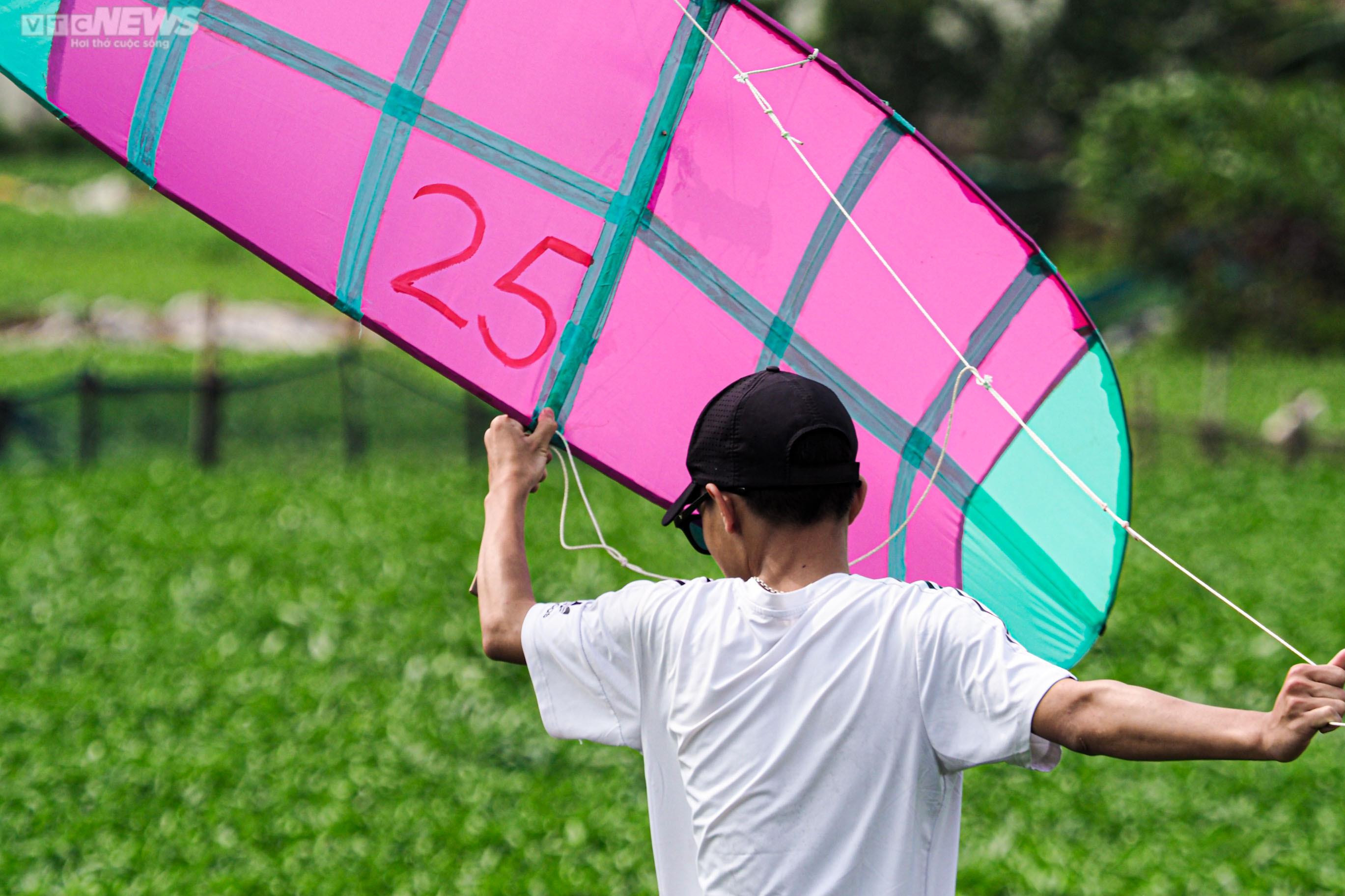 Về ngôi làng ở ngoại thành Hà Nội xem các thí sinh nhí tranh tài thả diều - 19