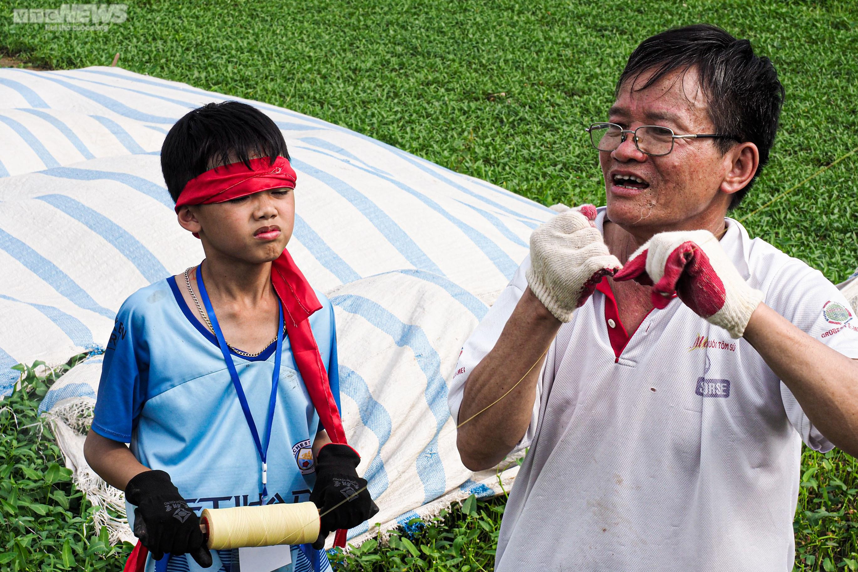 Về ngôi làng ở ngoại thành Hà Nội xem các thí sinh nhí tranh tài thả diều - 13