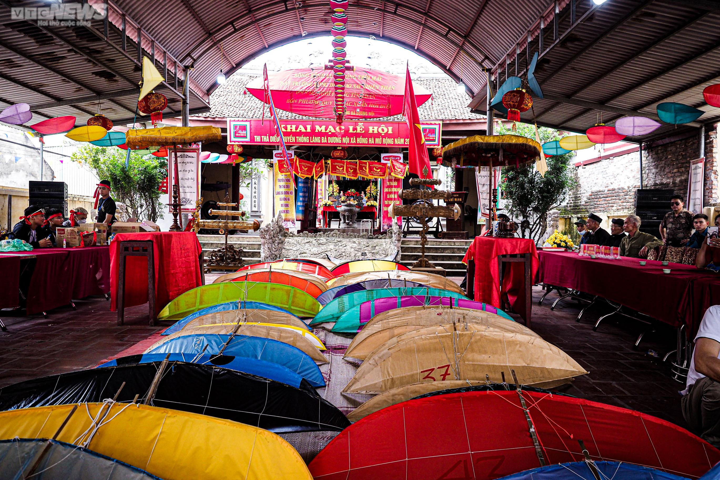 Về ngôi làng ở ngoại thành Hà Nội xem các thí sinh nhí tranh tài thả diều - 1