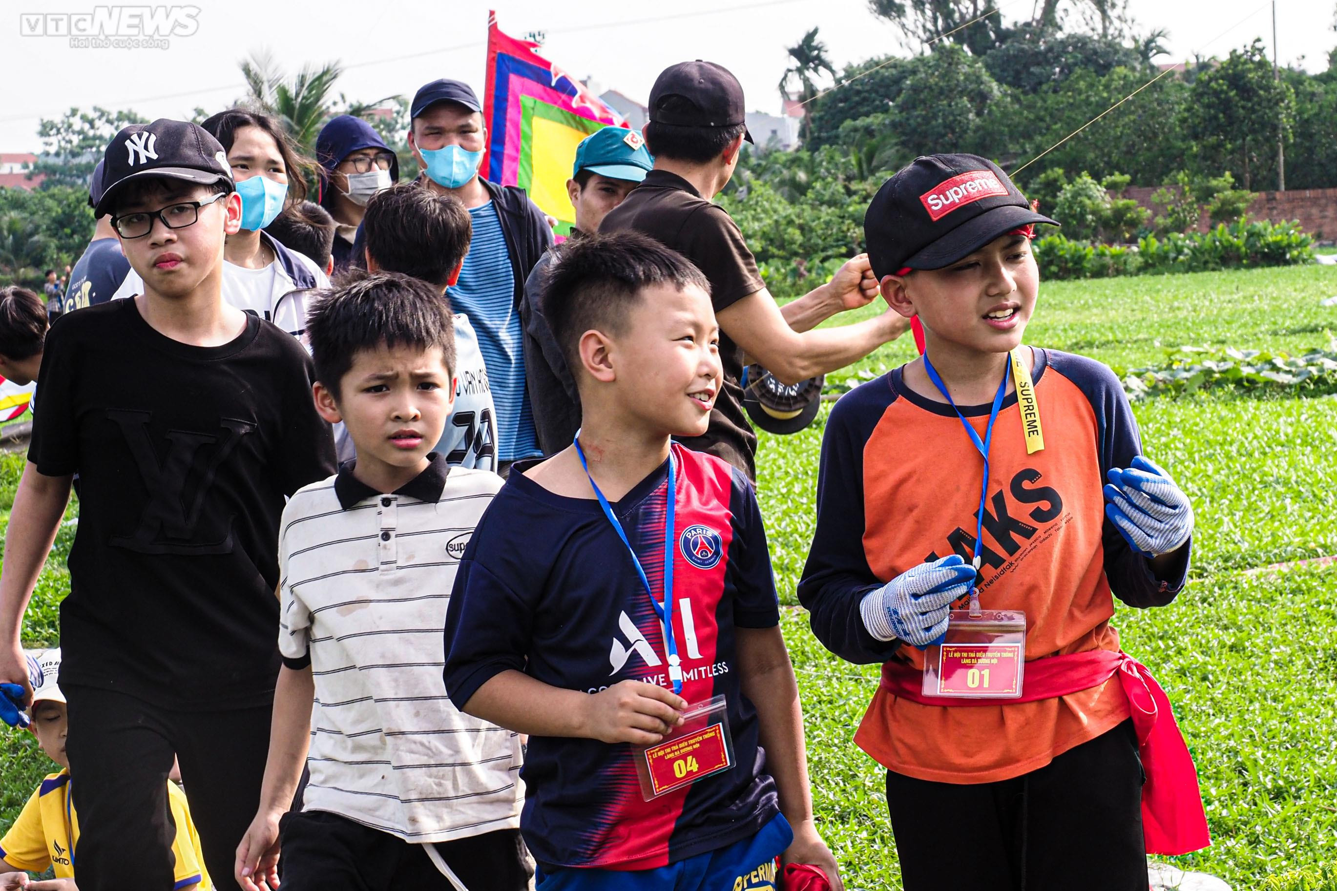 Về ngôi làng ở ngoại thành Hà Nội xem các thí sinh nhí tranh tài thả diều - 16