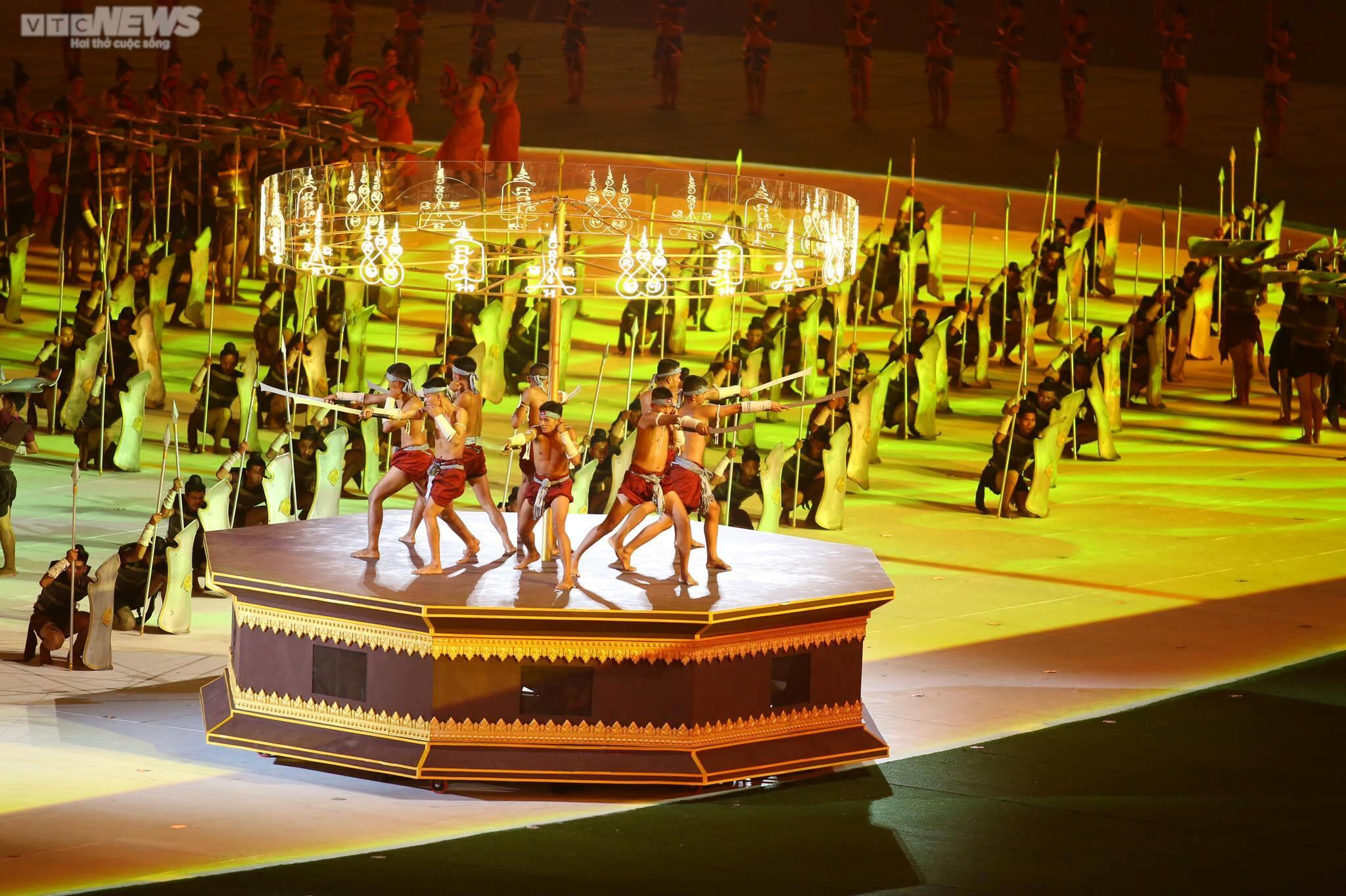 Khai mạc SEA Games 32 rực rỡ sắc màu, đẳng cấp Olympic - 10