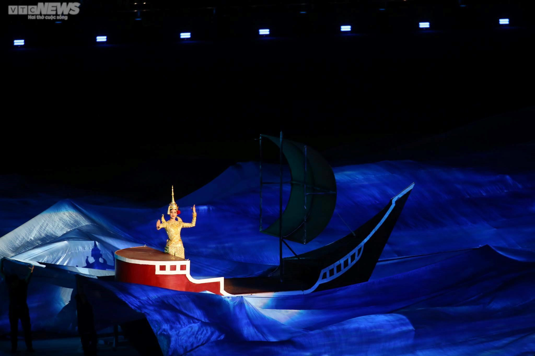 Khai mạc SEA Games 32 rực rỡ sắc màu, đẳng cấp Olympic - 3