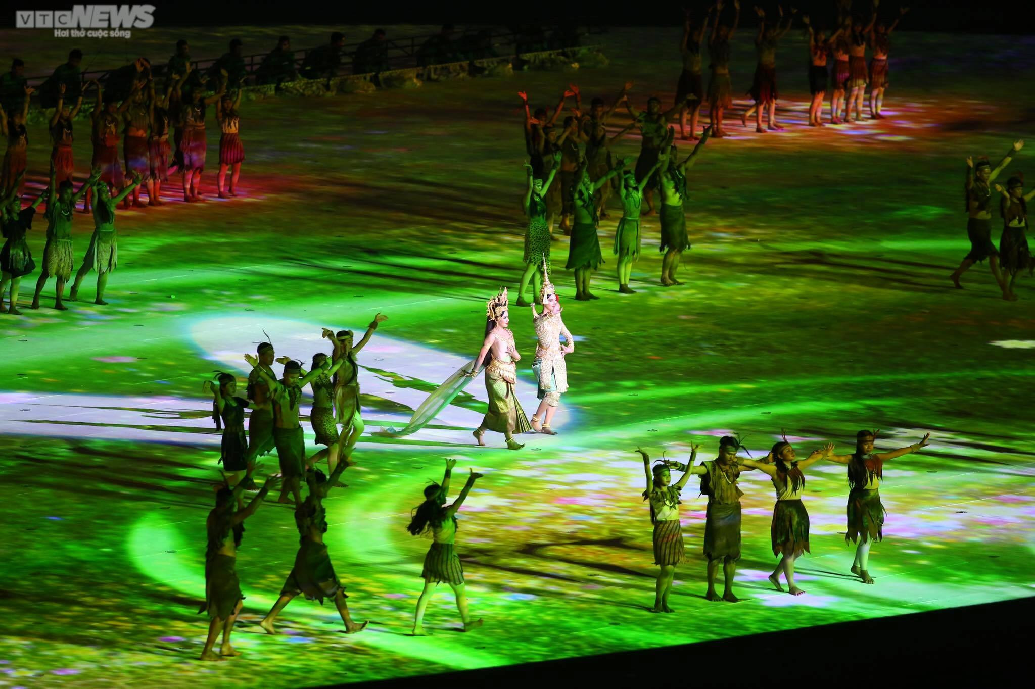 Khai mạc SEA Games 32 rực rỡ sắc màu, đẳng cấp Olympic - 14