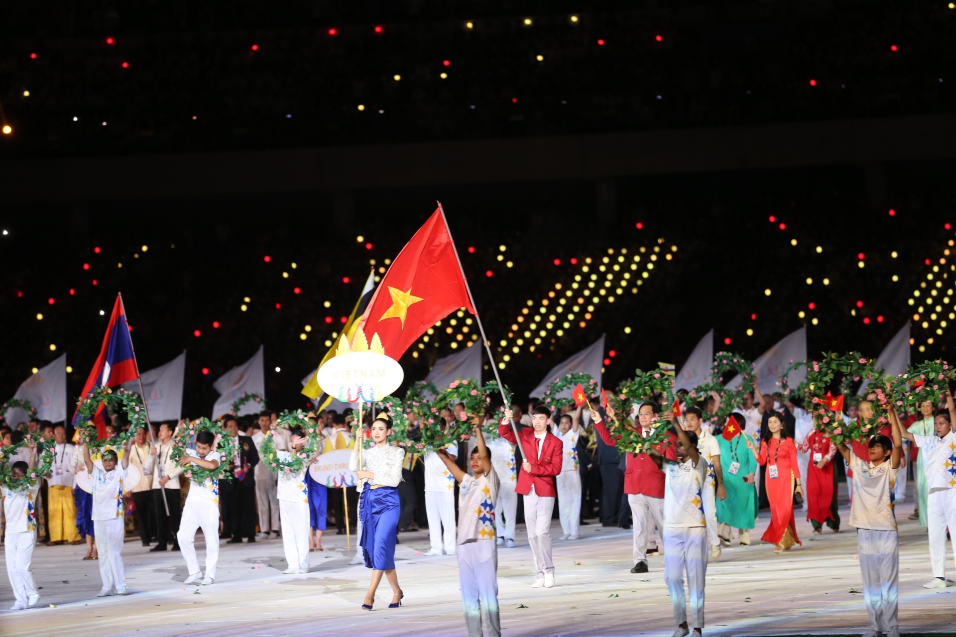 Khai mạc SEA Games 32 rực rỡ sắc màu, đẳng cấp Olympic - Ảnh 17.