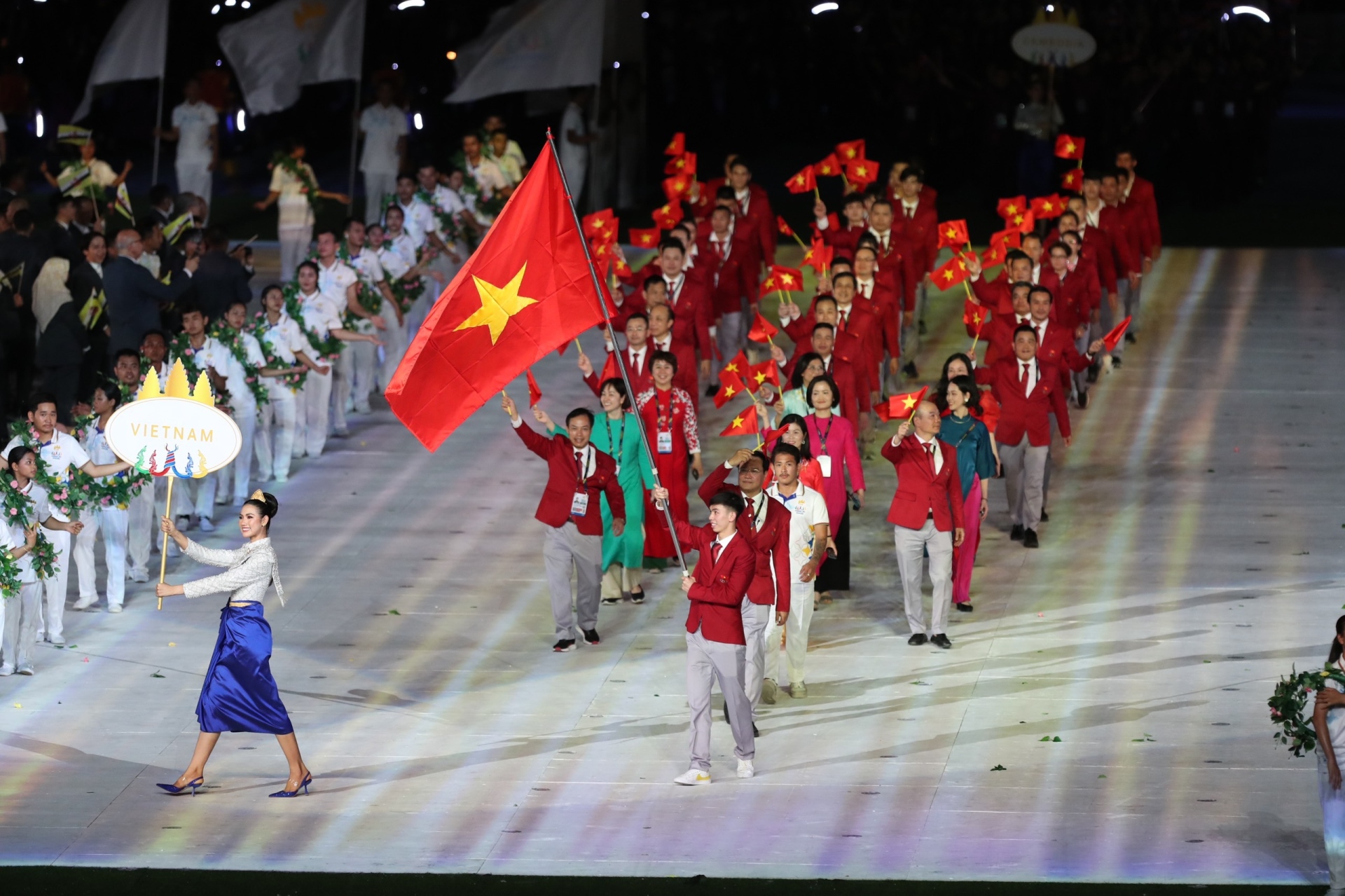 Khai mạc SEA Games 32 rực rỡ sắc màu, đẳng cấp Olympic - Ảnh 18.