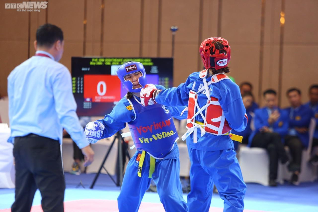 Nữ võ sĩ Việt Nam nén đau, 'chấp' đối thủ 1 chân vẫn giành HCV SEA Games 32 - 4