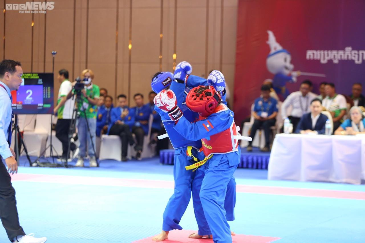 Nữ võ sĩ Việt Nam nén đau, 'chấp' đối thủ 1 chân vẫn giành HCV SEA Games 32 - 5