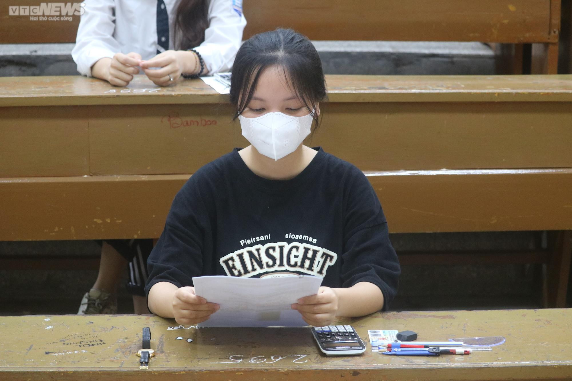 Thí sinh vượt hơn 300 km, đến dự thi đánh giá năng lực Sư phạm - 12