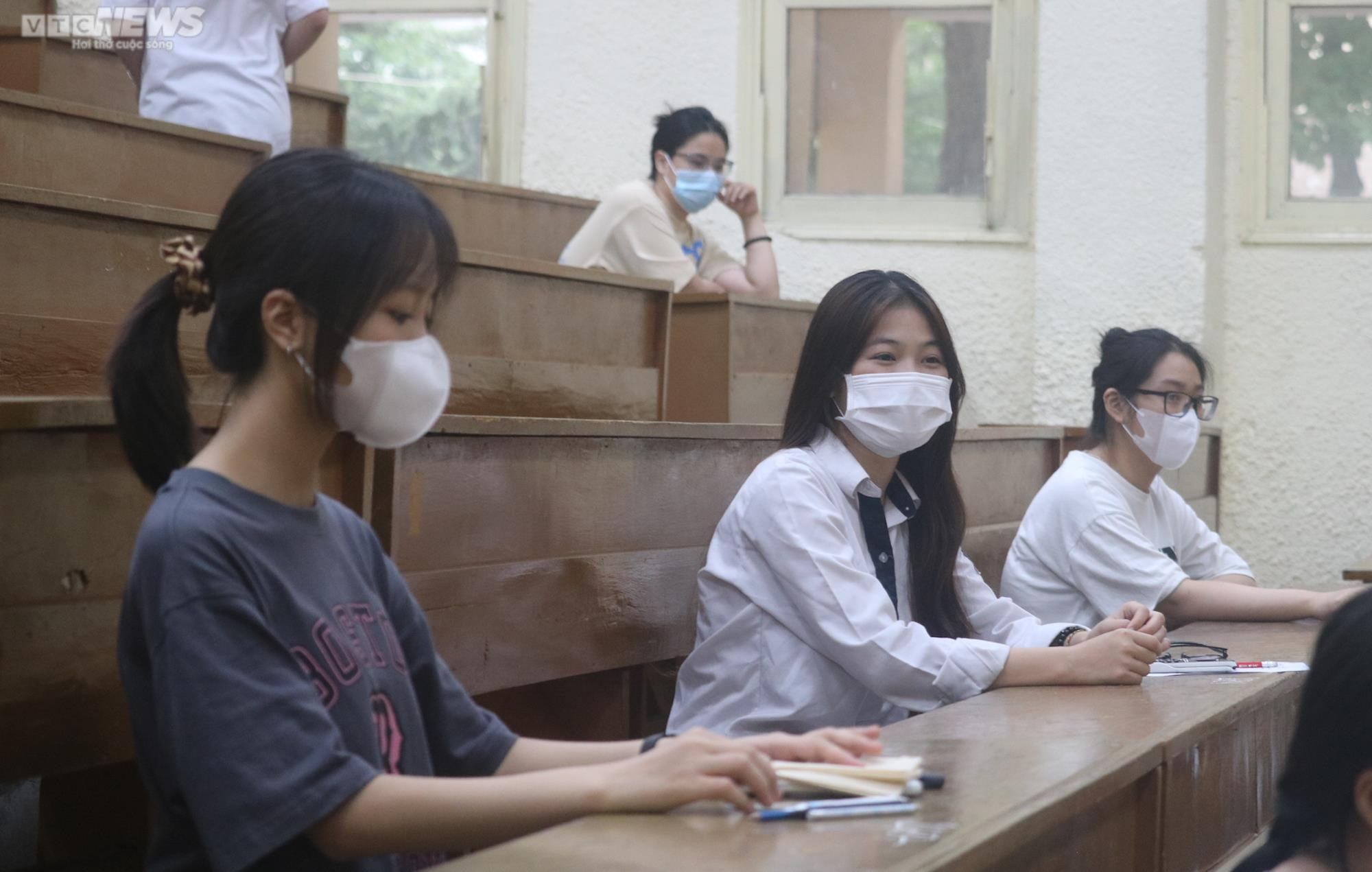 Thí sinh vượt hơn 300 km, đến dự thi đánh giá năng lực Sư phạm - 15