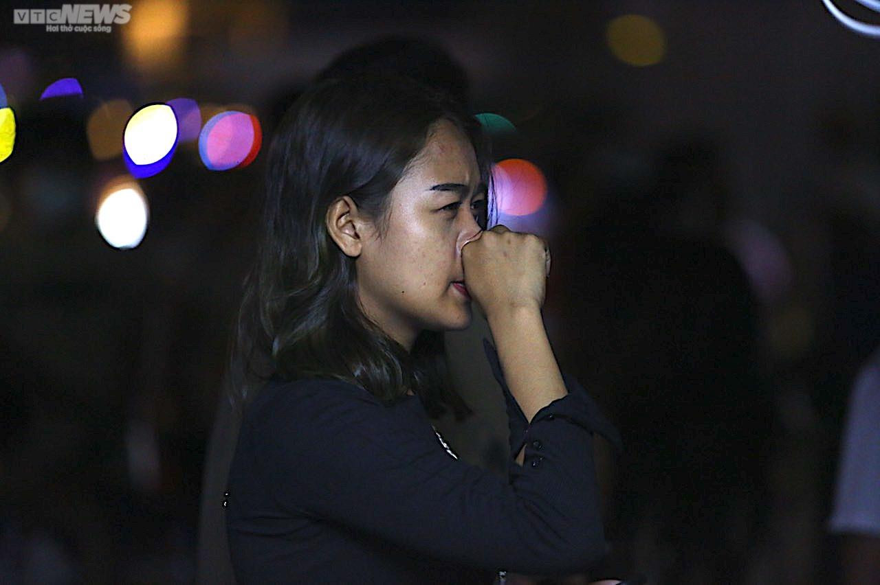 Tài xế chê khách, chủ quán nghỉ bán hàng cổ vũ SEA Games 32 - 7