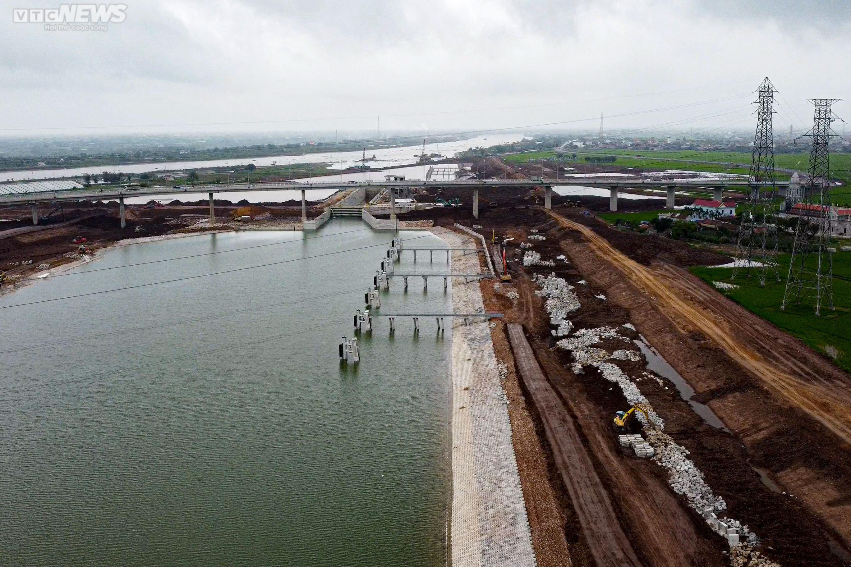 Kênh đào hơn 100 triệu USD ở Nam Định sắp đi vào hoạt động - 13