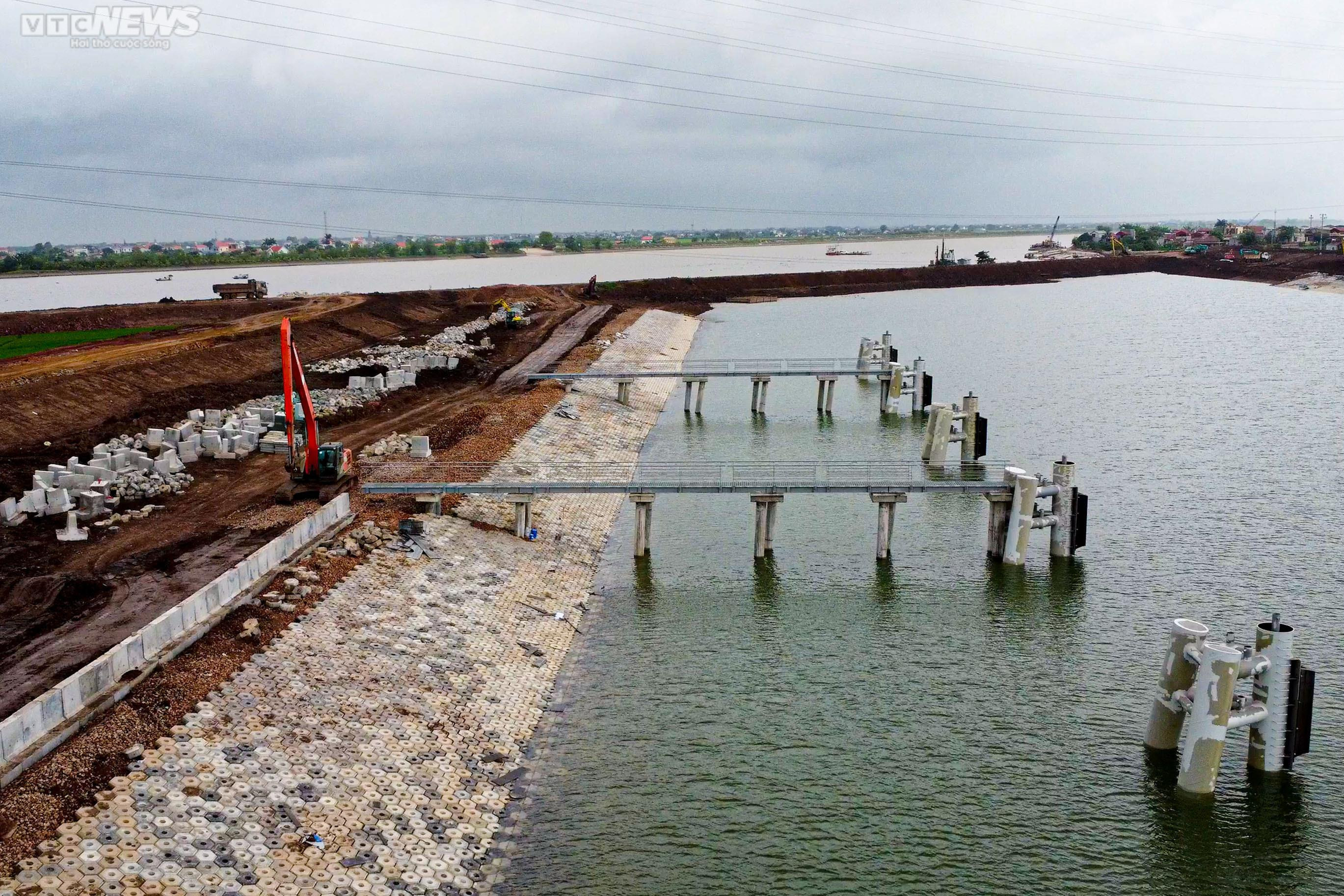 Kênh đào hơn 100 triệu USD ở Nam Định sắp đi vào hoạt động - 11