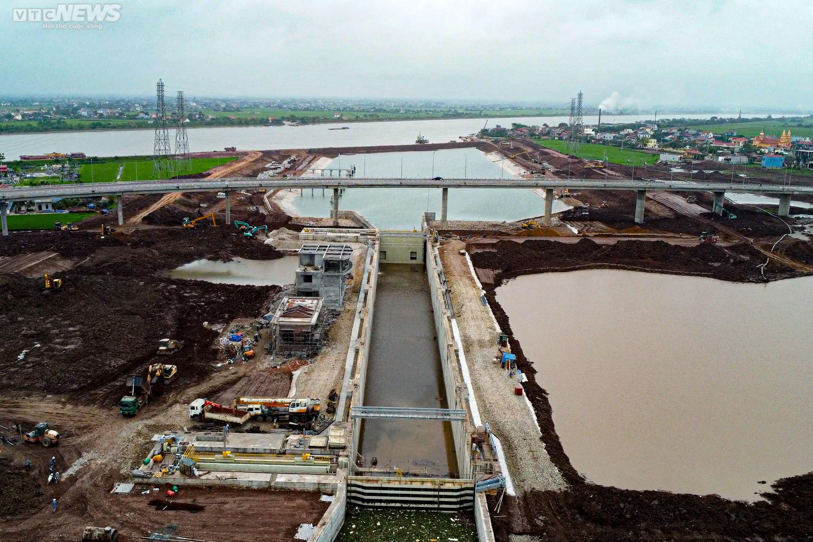 Kênh đào hơn 100 triệu USD ở Nam Định sắp đi vào hoạt động - 2