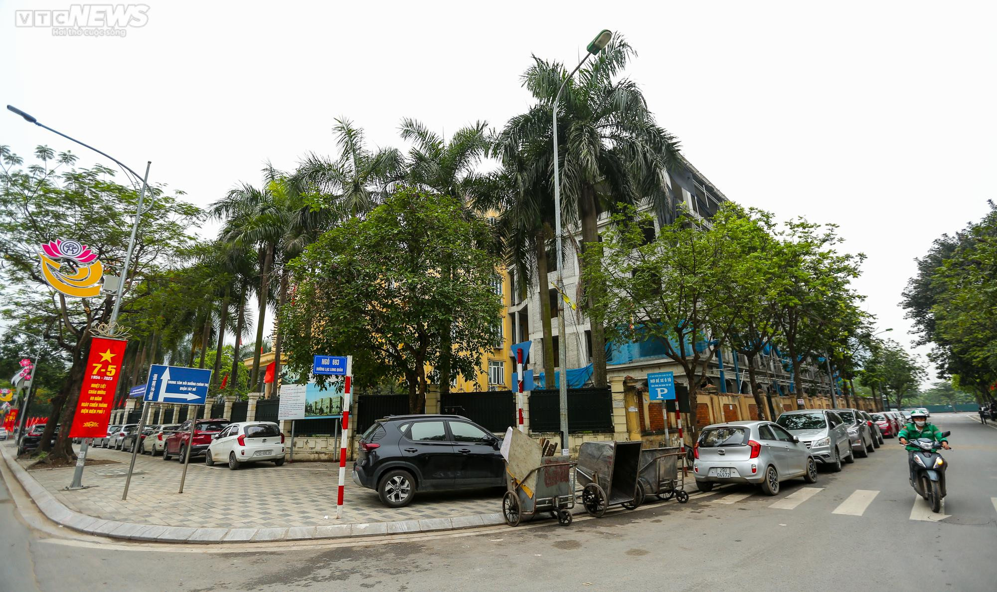 Bãi đỗ xe mọc lên nhan nhản trên vỉa hè, lòng đường quận trung tâm Hà Nội - 10