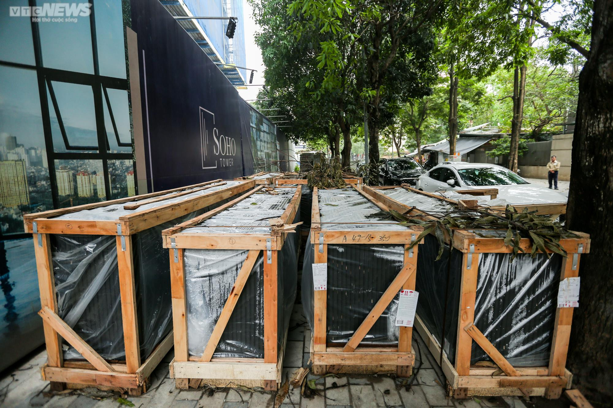 Bãi đỗ xe mọc lên nhan nhản trên vỉa hè, lòng đường quận trung tâm Hà Nội - 12