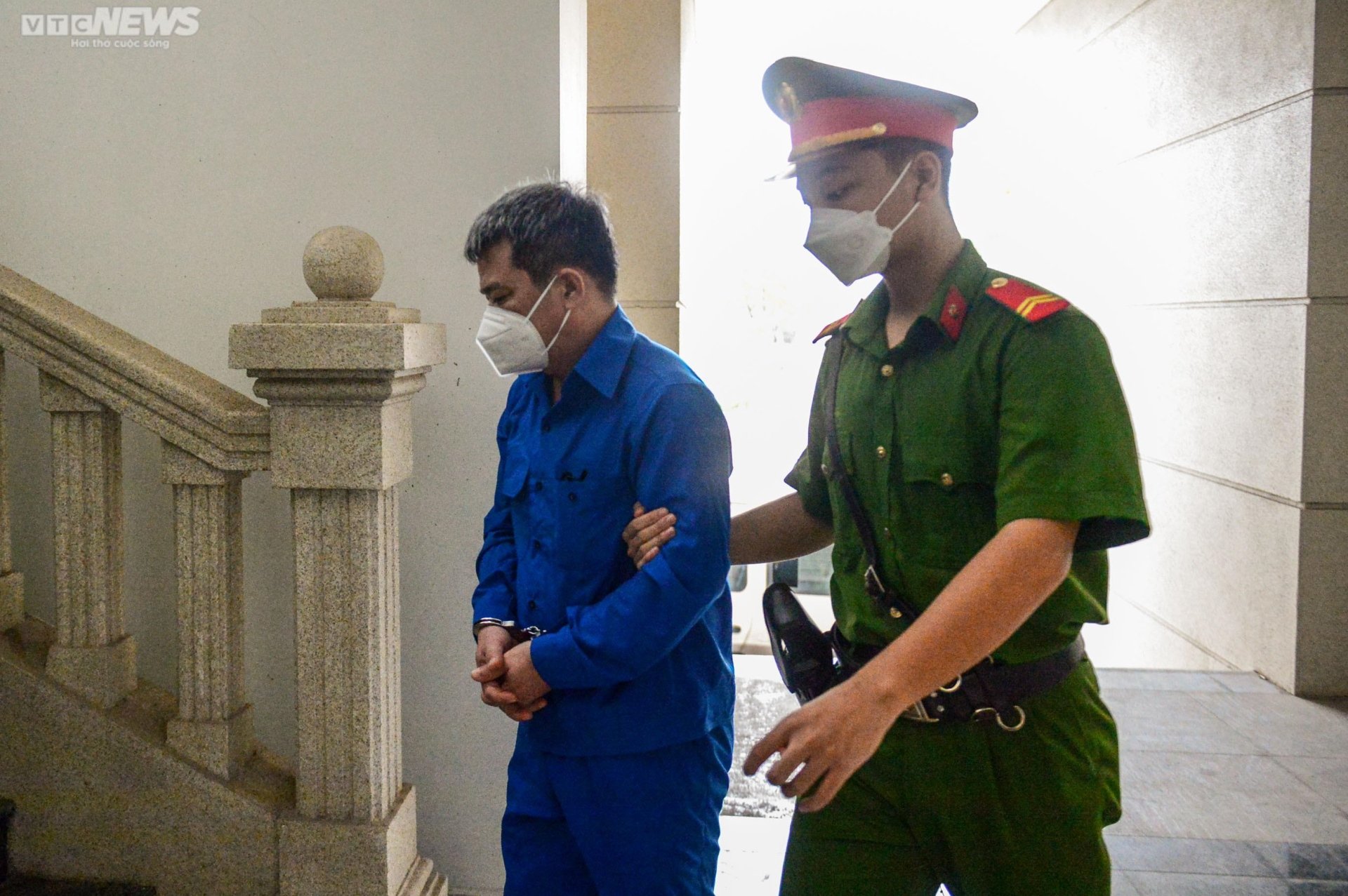 Cựu Chủ tịch Bình Thuận Nguyễn Ngọc Hai và đồng phạm bị dẫn giải đến toà - 4