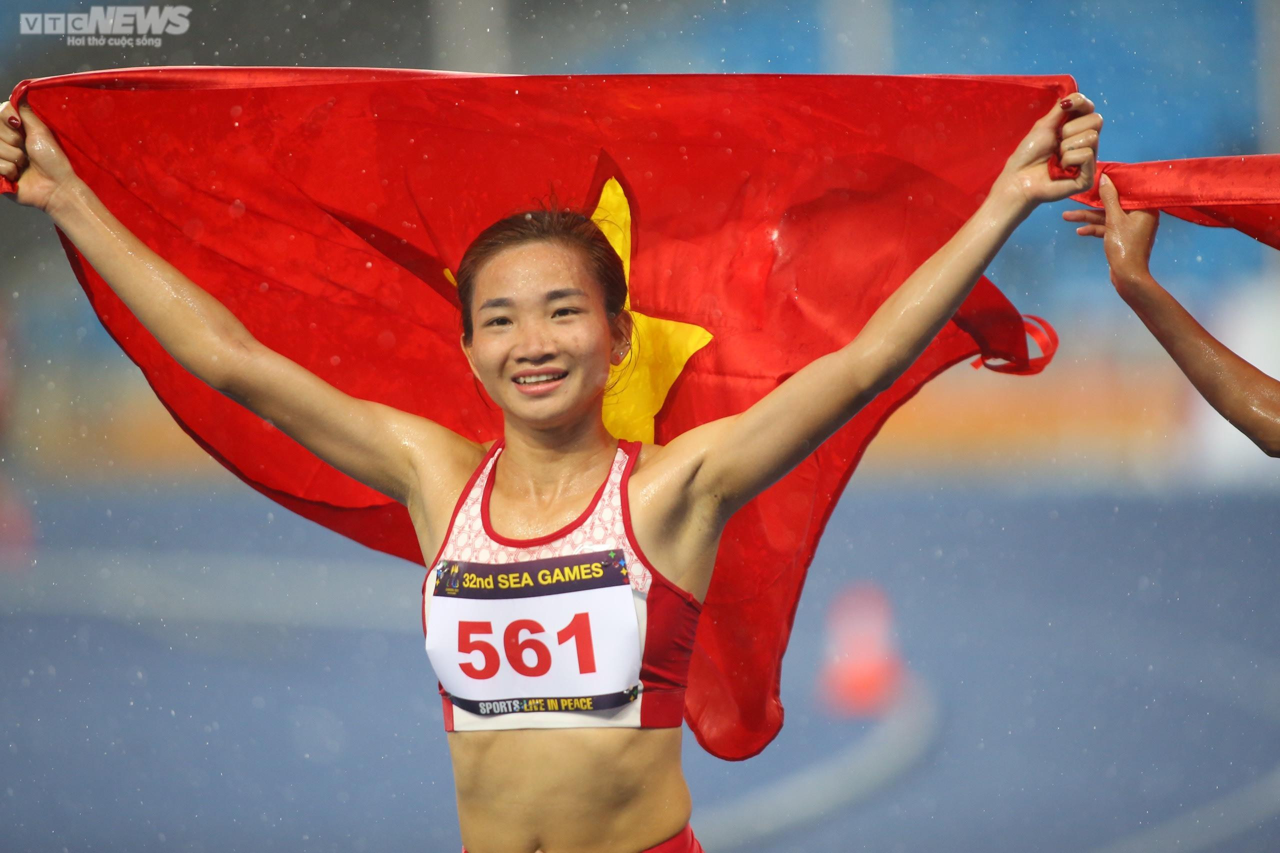 Nguyễn Thị Oanh: Giành HCV SEA Games, chỉ kịp uống 1 cốc nước rồi chạy tiếp - 1