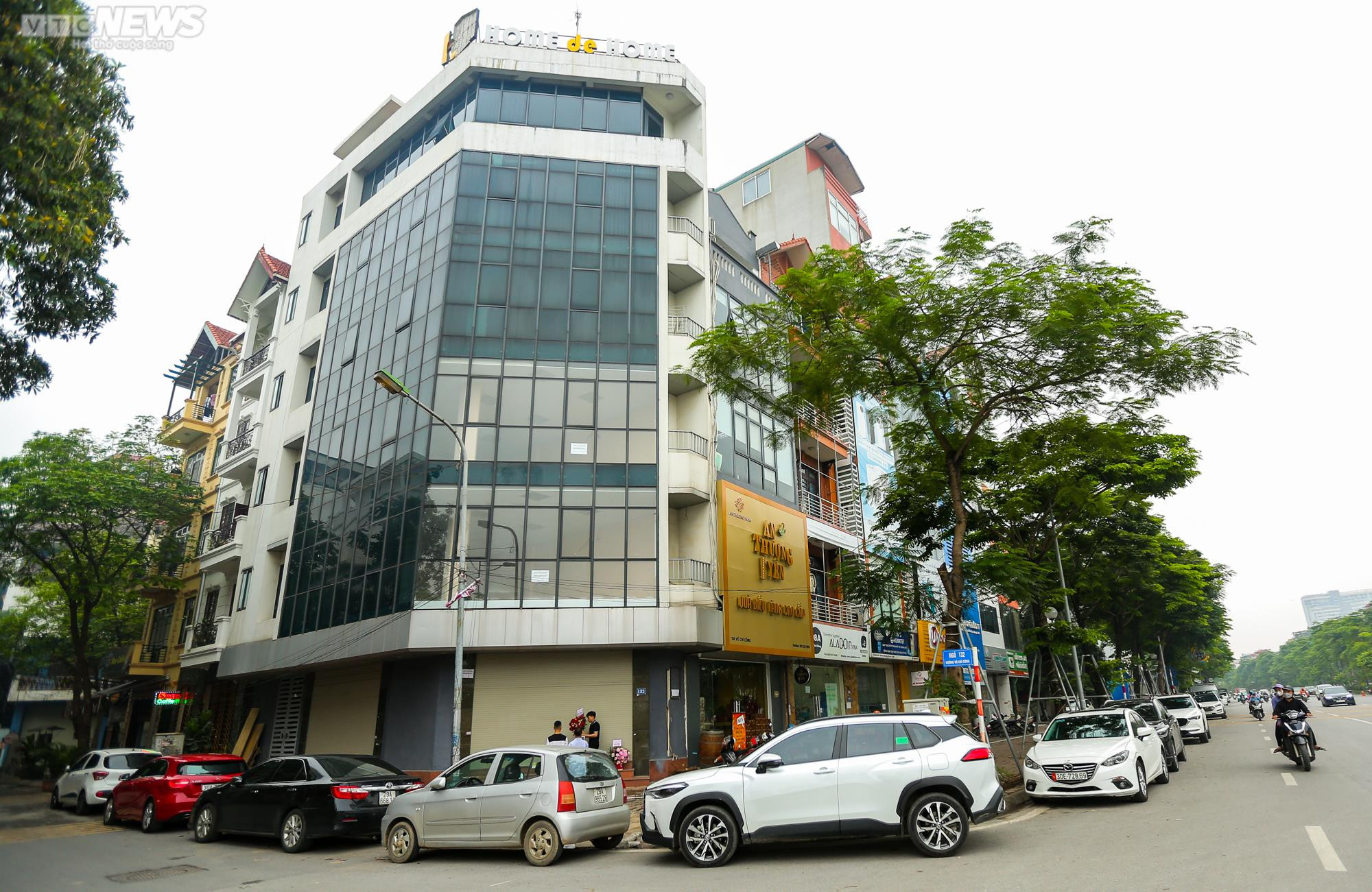 Bãi đỗ xe mọc lên nhan nhản trên vỉa hè, lòng đường quận trung tâm Hà Nội - 13