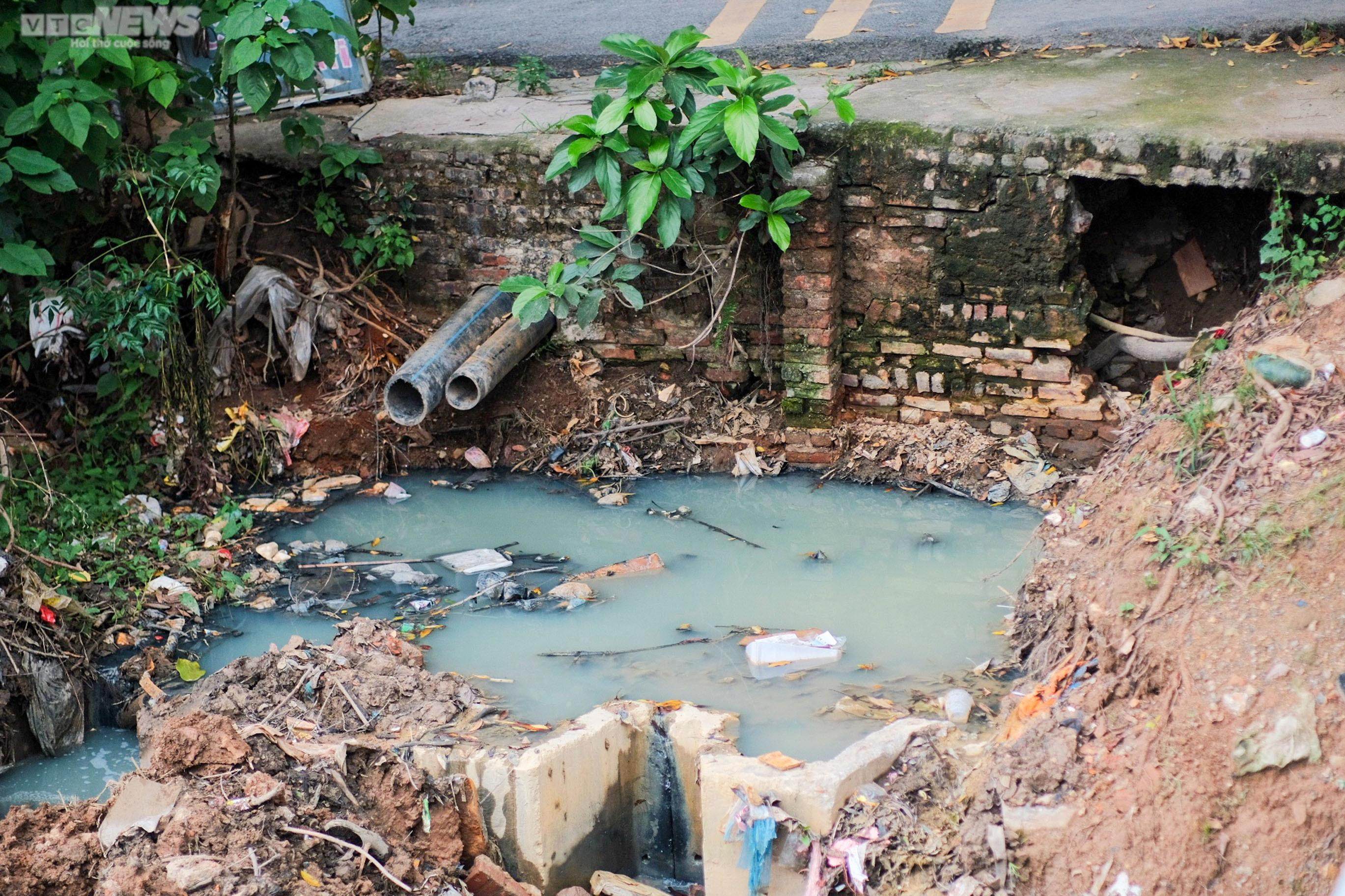 Hàng loạt mương thối bốc mùi giữa Hà Nội, bủa vây người dân - 13