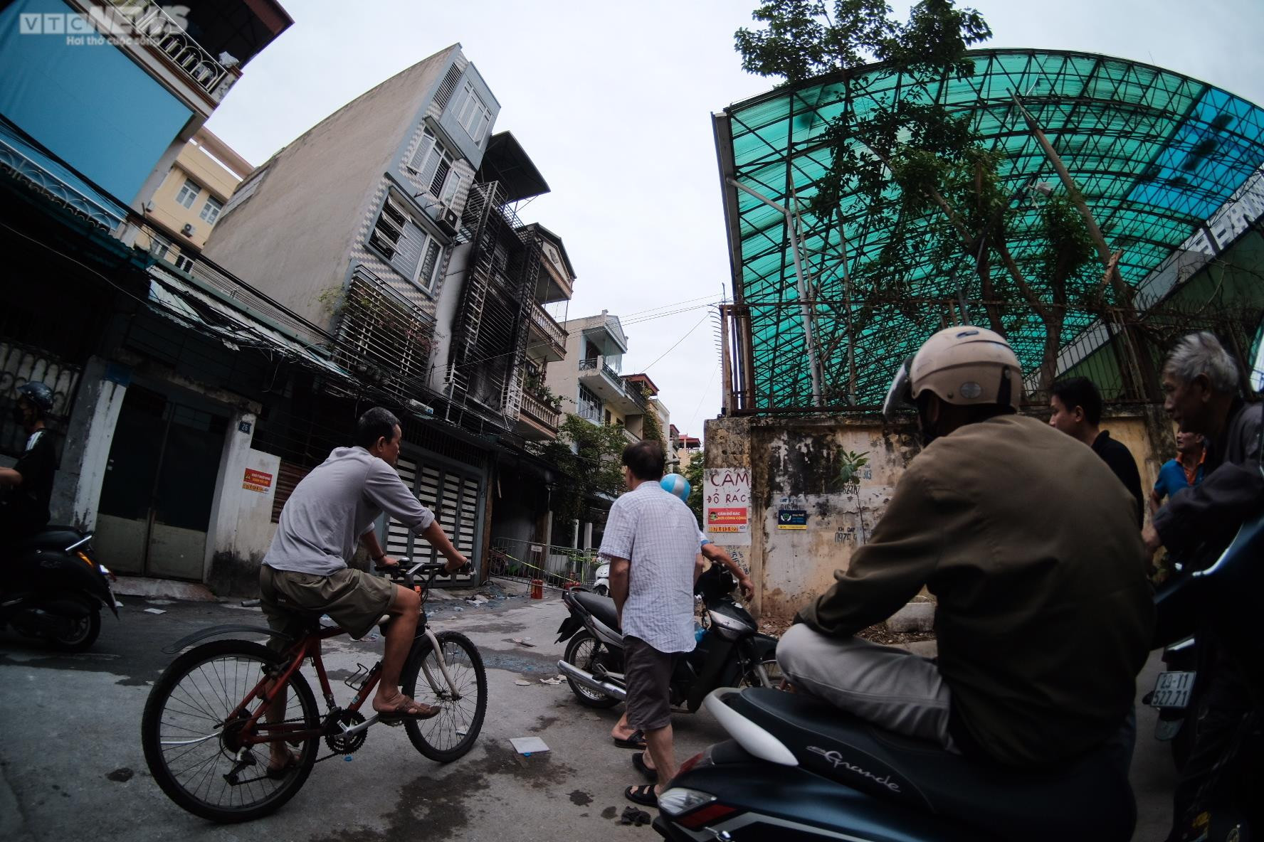 Hiểm hoạ cháy nổ từ những 'chuồng cọp' quây kín khu dân cư - 3