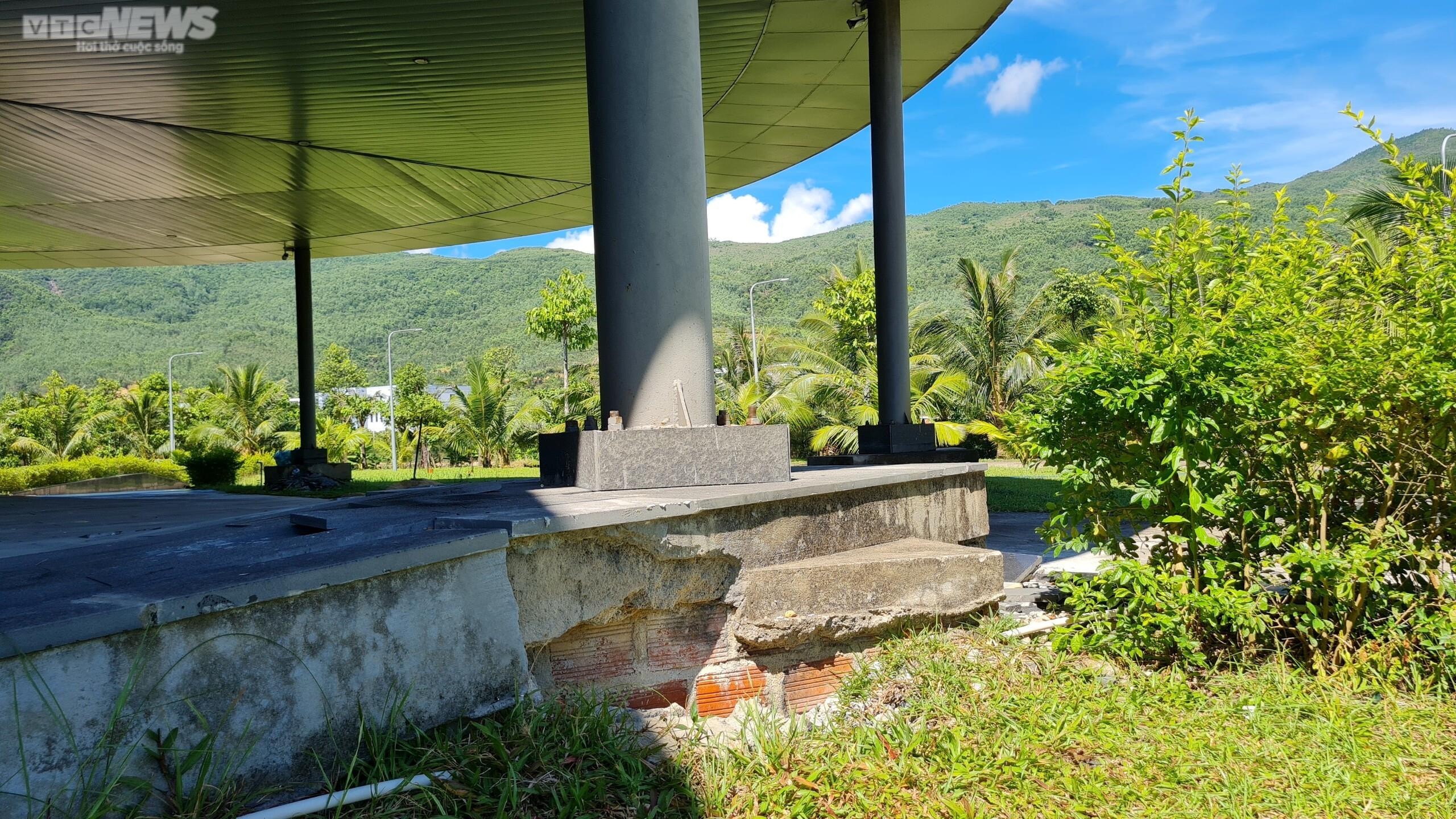 Công trình trăm tỷ ở Bình Định mới sử dụng một năm hết thấm dột lại sụt lún - 4