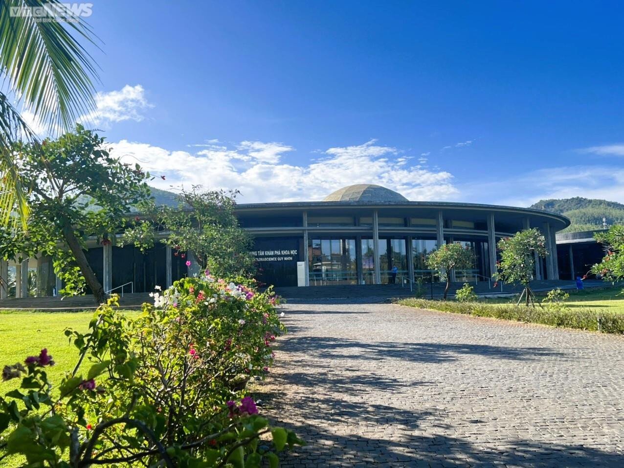 Công trình trăm tỷ ở Bình Định mới sử dụng một năm hết thấm dột lại sụt lún - 2